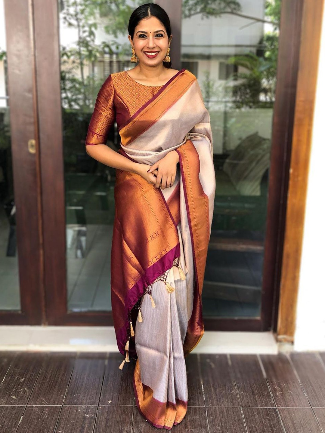 

Krimmple Woven Design Zari Kanjeevaram Saree, Cream