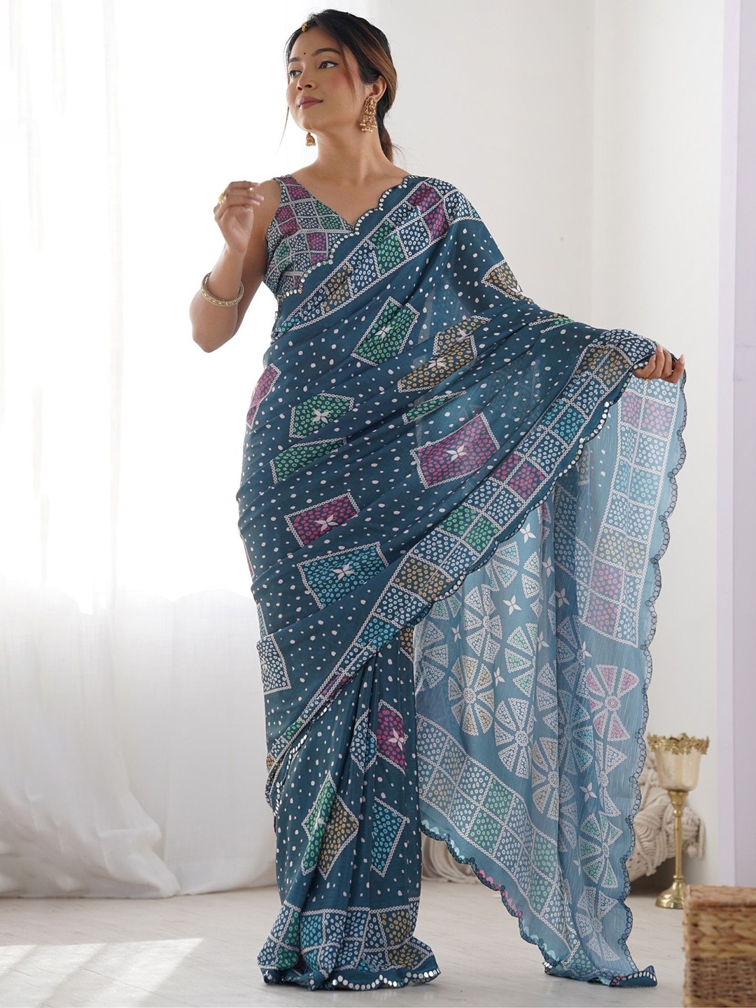 

MySilkLove Geometric Printed Saree, Blue