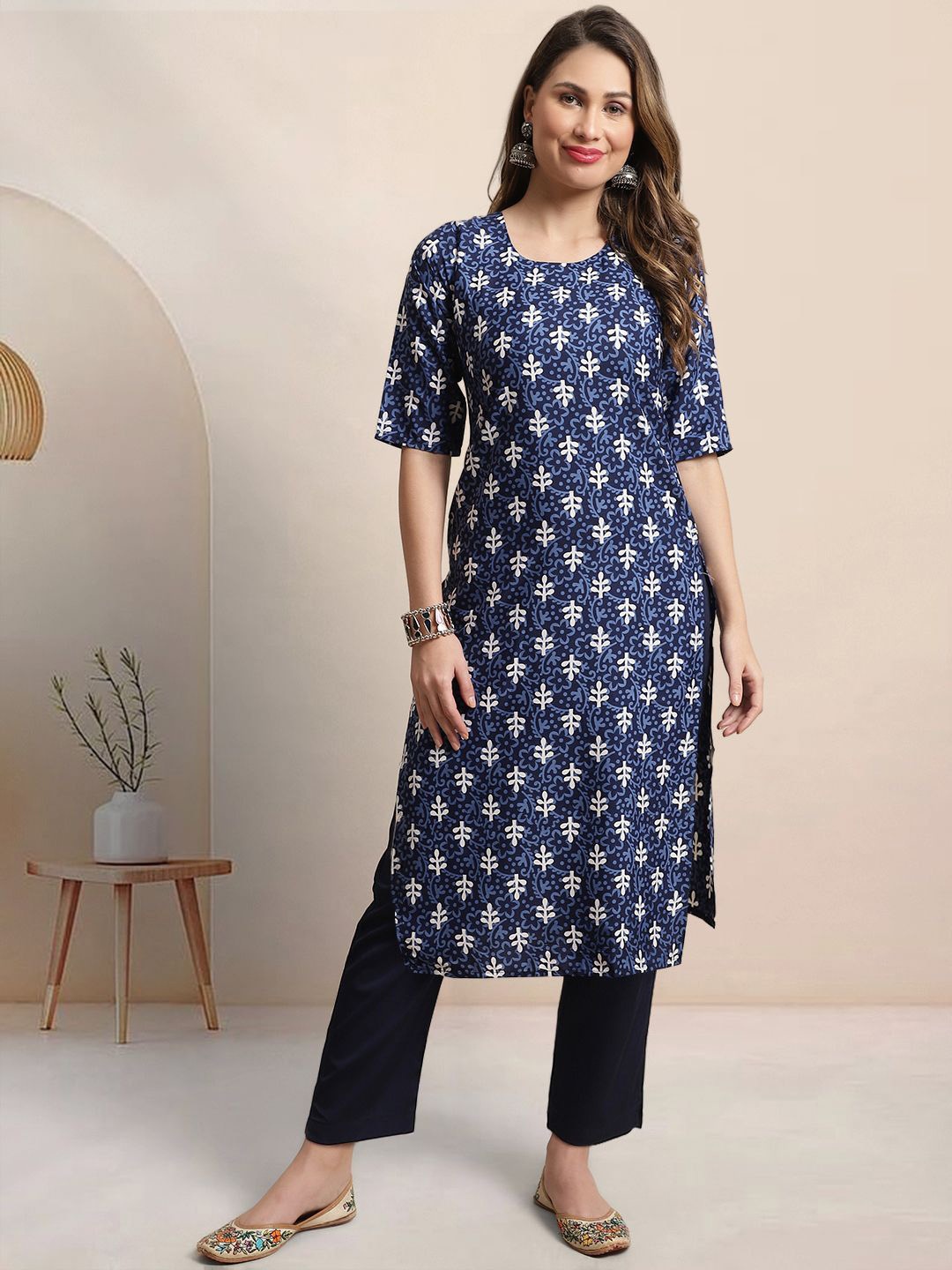 

Moda Rapido Floral Printed Round Neck Straight Kurta With Trousers, Blue