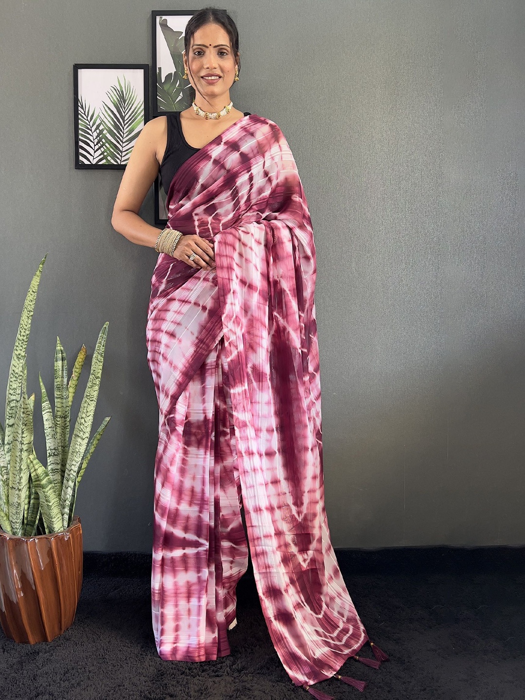 

JULEE Tie and Dye Dyed Pure Georgette Ready to Wear Saree, Purple
