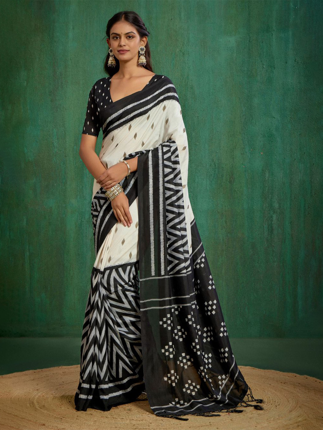 

TIRA Art Silk Ready to Wear Saree, Off white