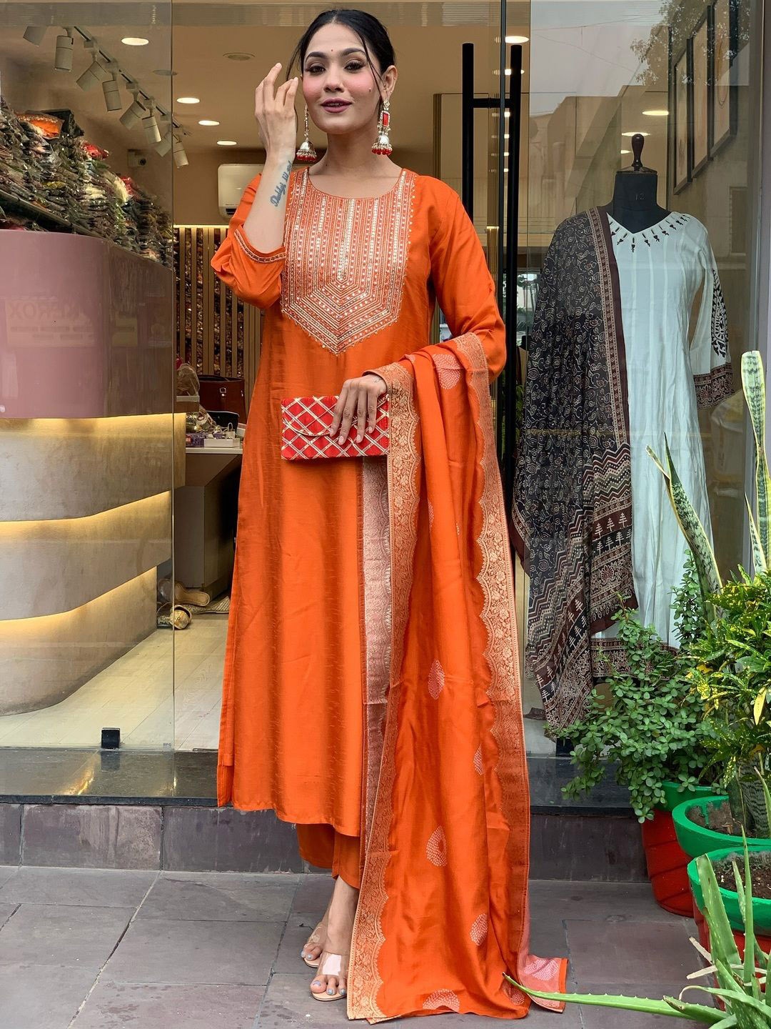 

ASCIIBLUES Women Floral Embroidered Regular Thread Work Kurta with Trousers & With Dupatta, Orange