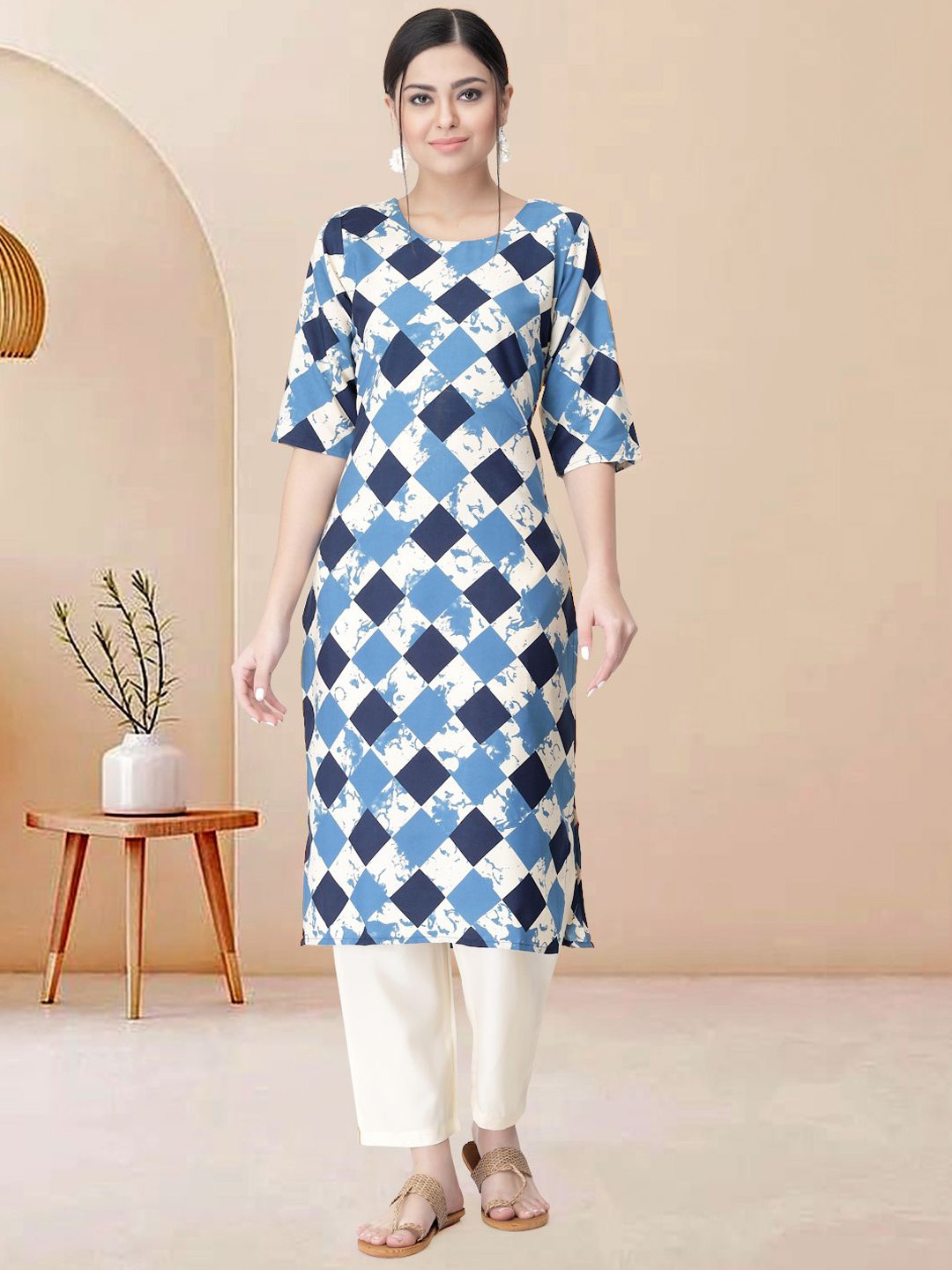 

Moda Rapido Checked Round Neck Straight Kurta With Trousers, Blue