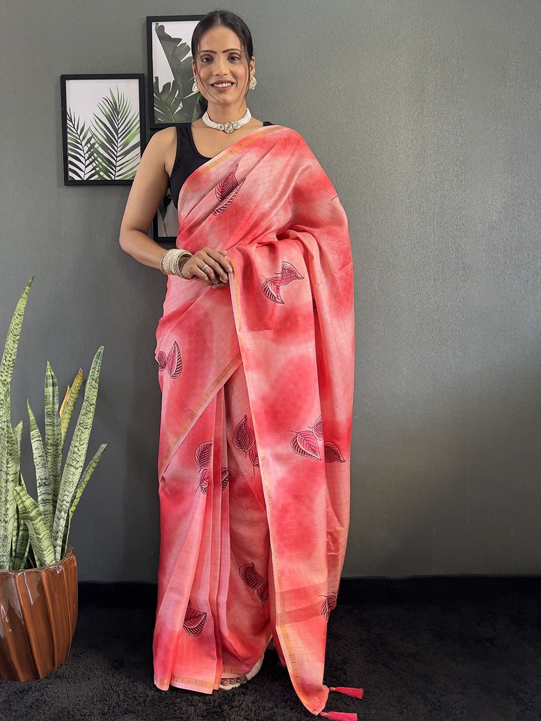 

JULEE Ethnic Motifs Saree, Red