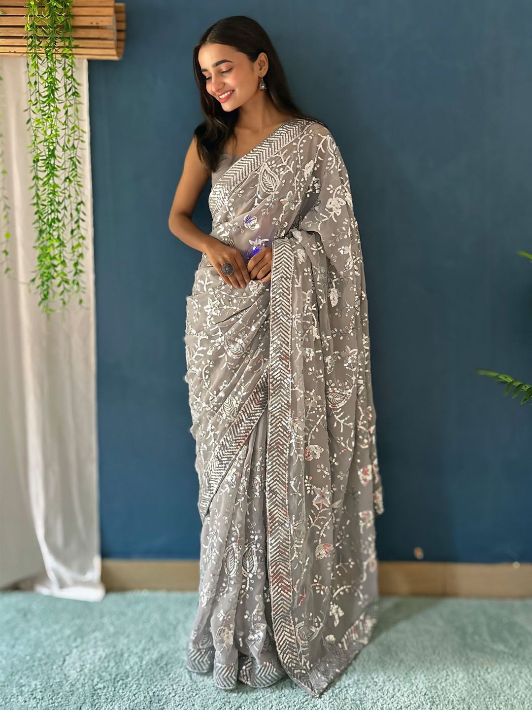 

Anouk Embellished Sequinned Saree, Grey