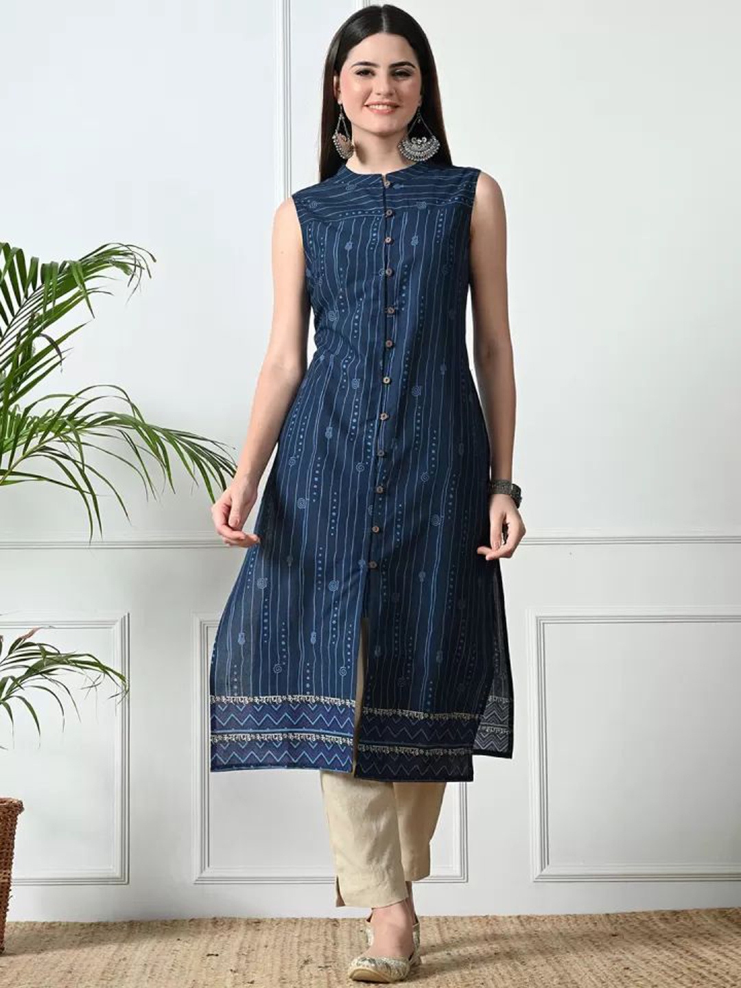 

Lamba Creations Women Striped Straight Kurta, Blue