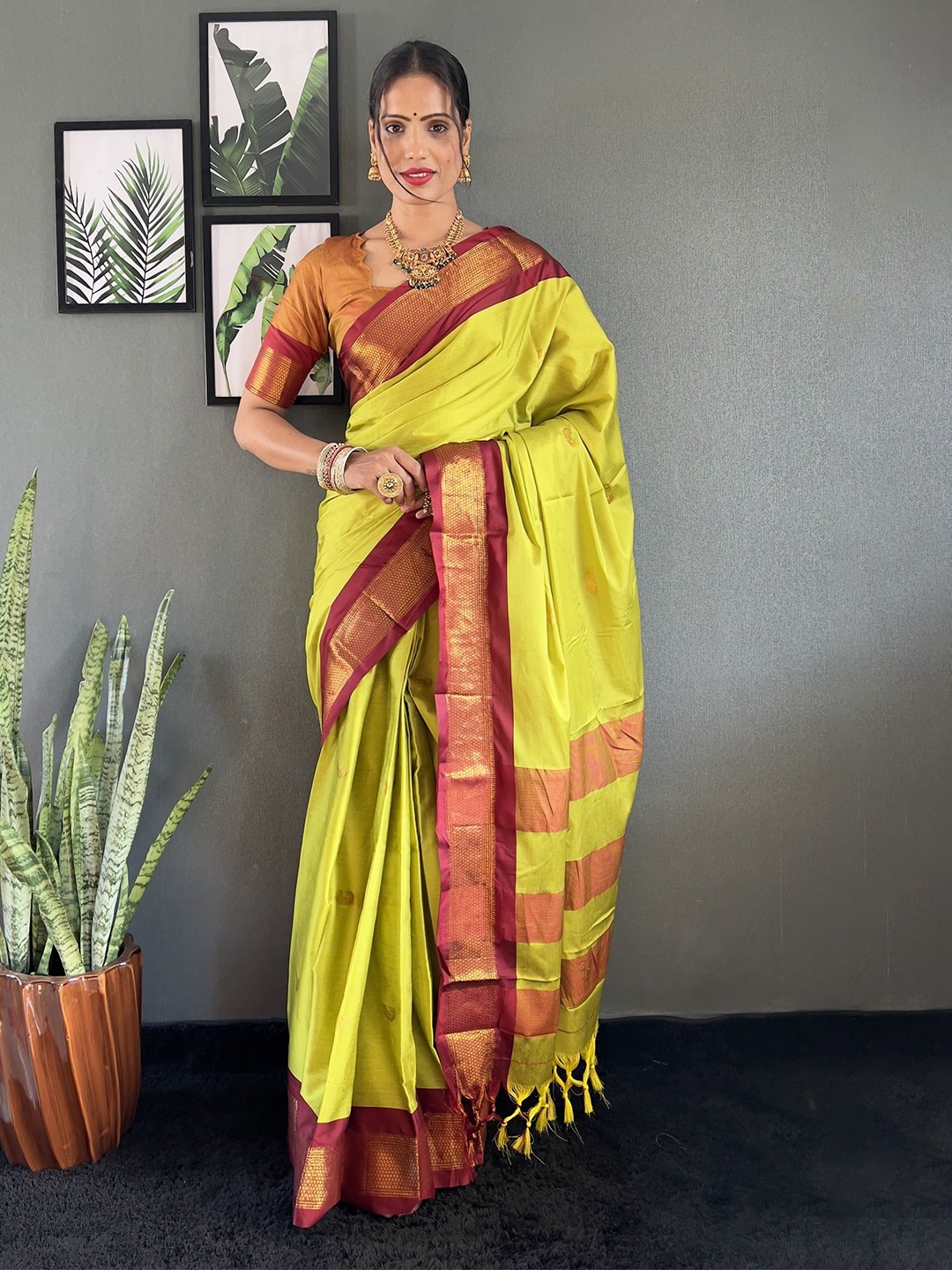 

LADY SHOPI Ethnic Motifs Zari Silk Cotton Kanjeevaram Saree, Lime green