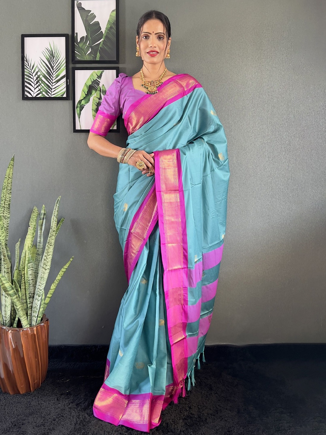 

JULEE Ethnic Motifs Woven Design Zari Kanjeevaram Saree, Pink