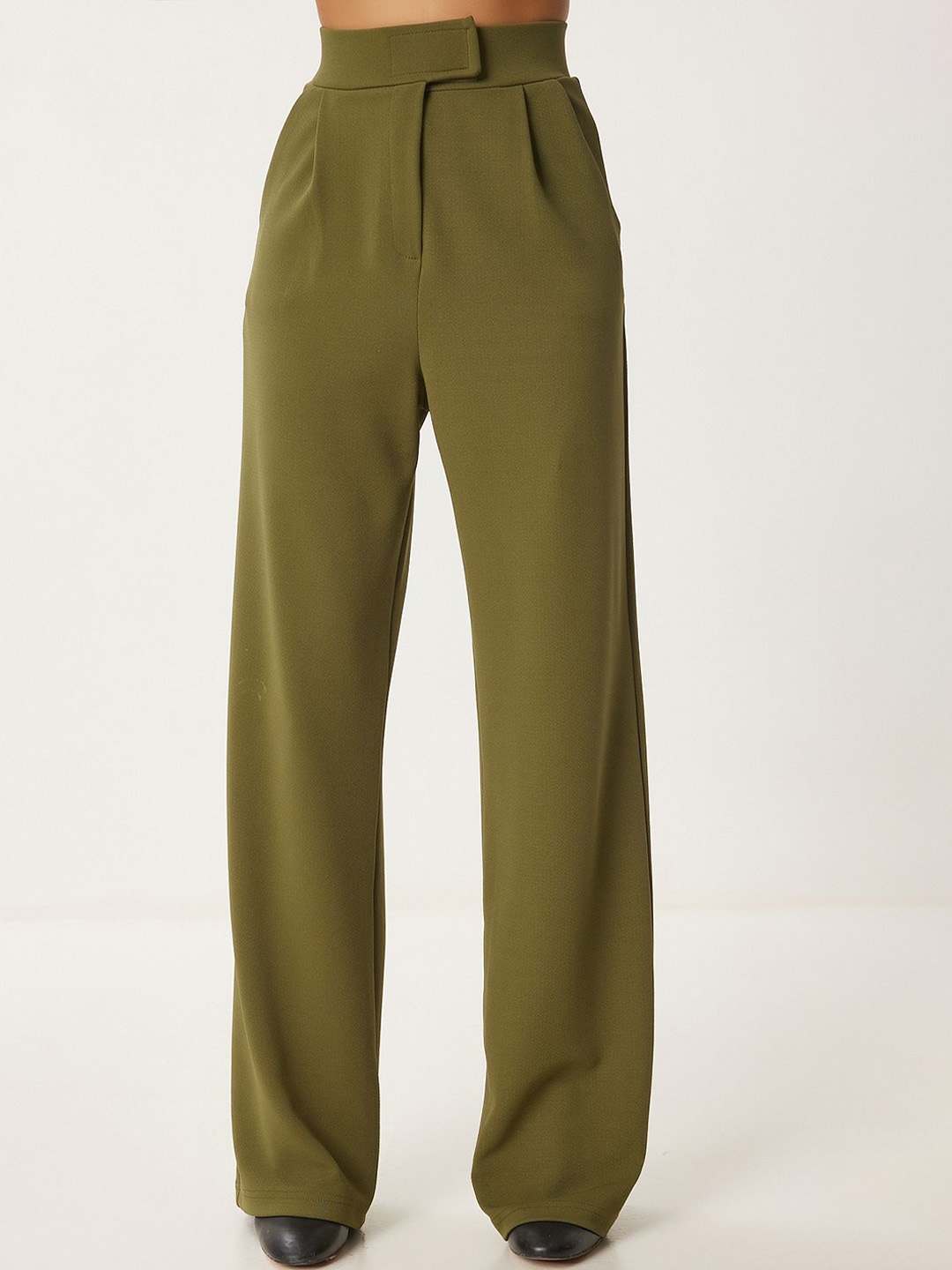 

Happiness istanbul Women Relaxed Fit Mid-Rise Parallel Trouser, Olive