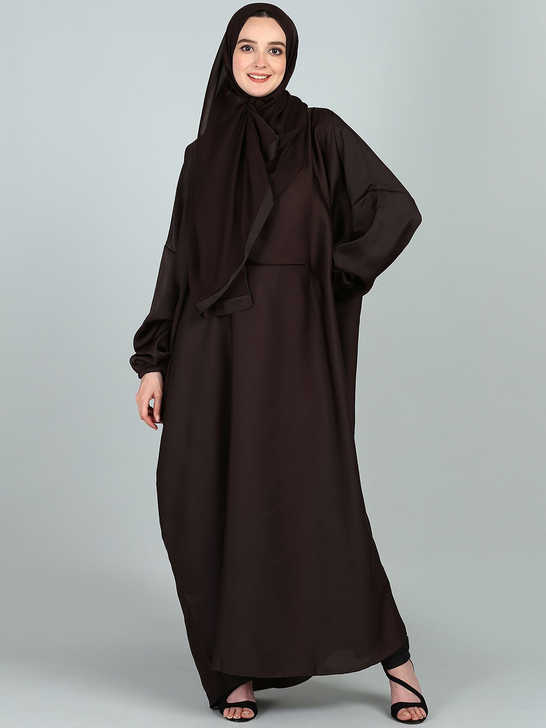 

BROKE BRAND Round Neck Kaftan Abaya, Brown