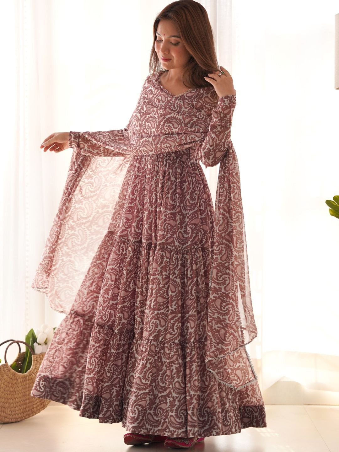 

ETHNICSUPPLY Paisley Printed Layered Kurta With Trousers & Dupatta, Pink