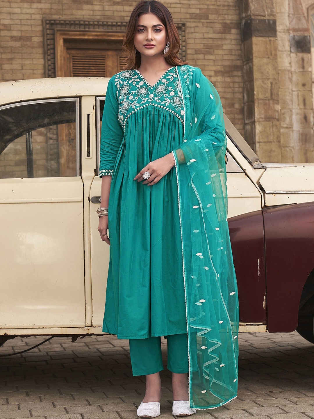 

Tikhi Imli Women Floral Embroidered Regular Thread Work Pure Cotton Kurta with Trousers & With Dupatta, Teal
