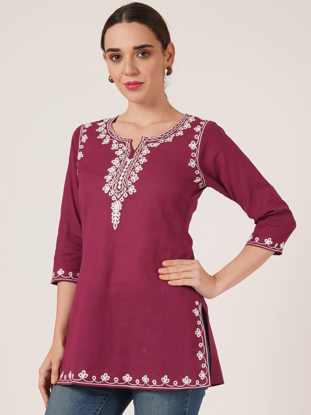 

Brownverse Floral Embroidered Khadi Cotton Notch Neck Straight Kurta, Maroon