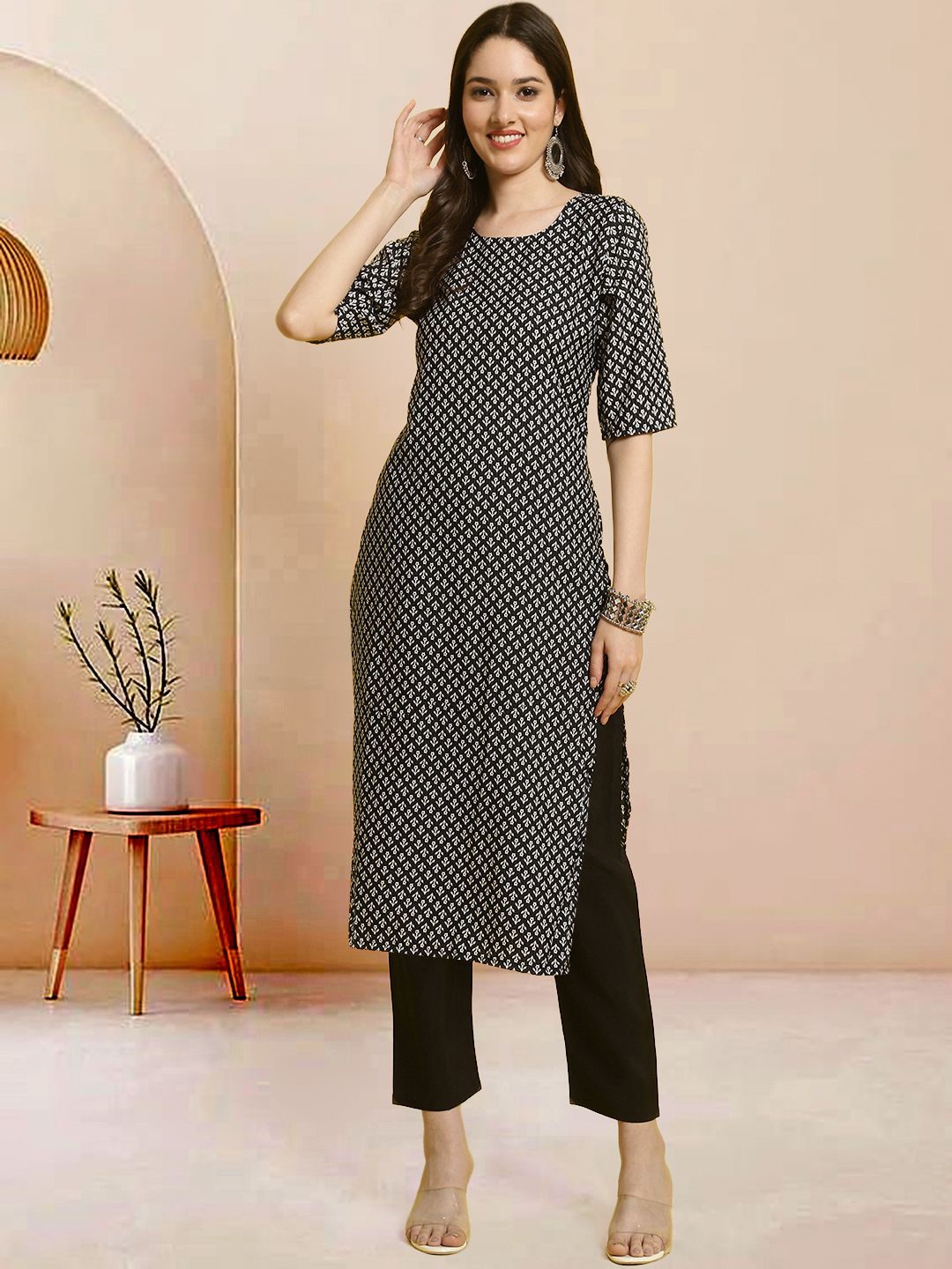 

Moda Rapido Floral Printed Round Neck Straight Kurta With Trousers, Black