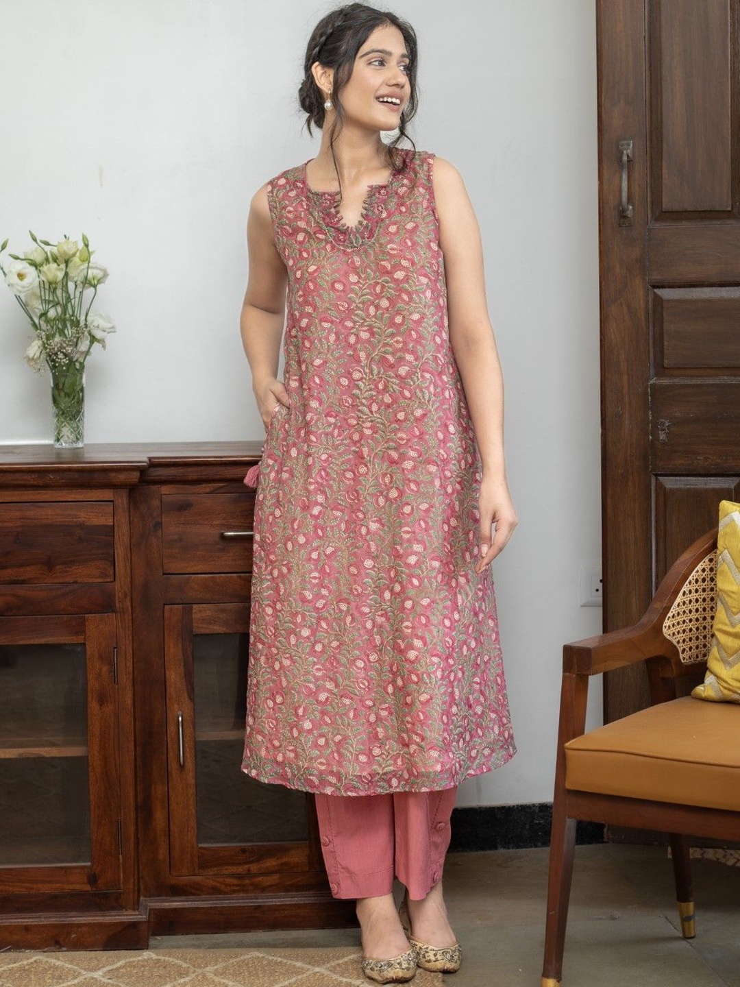 

ANUVAS Women Floral Printed Regular Chanderi Cotton A-Line Kurta with Trousers, Pink