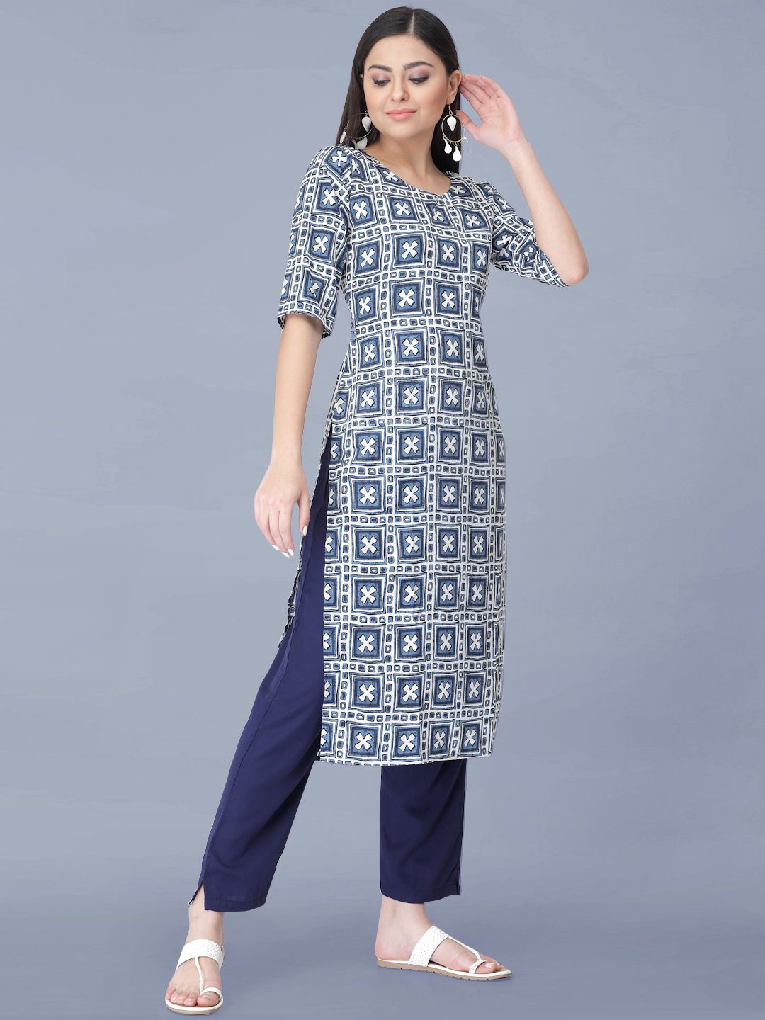 

Moda Rapido Geometric Printed Round Neck Straight Kurta With Trousers, Blue