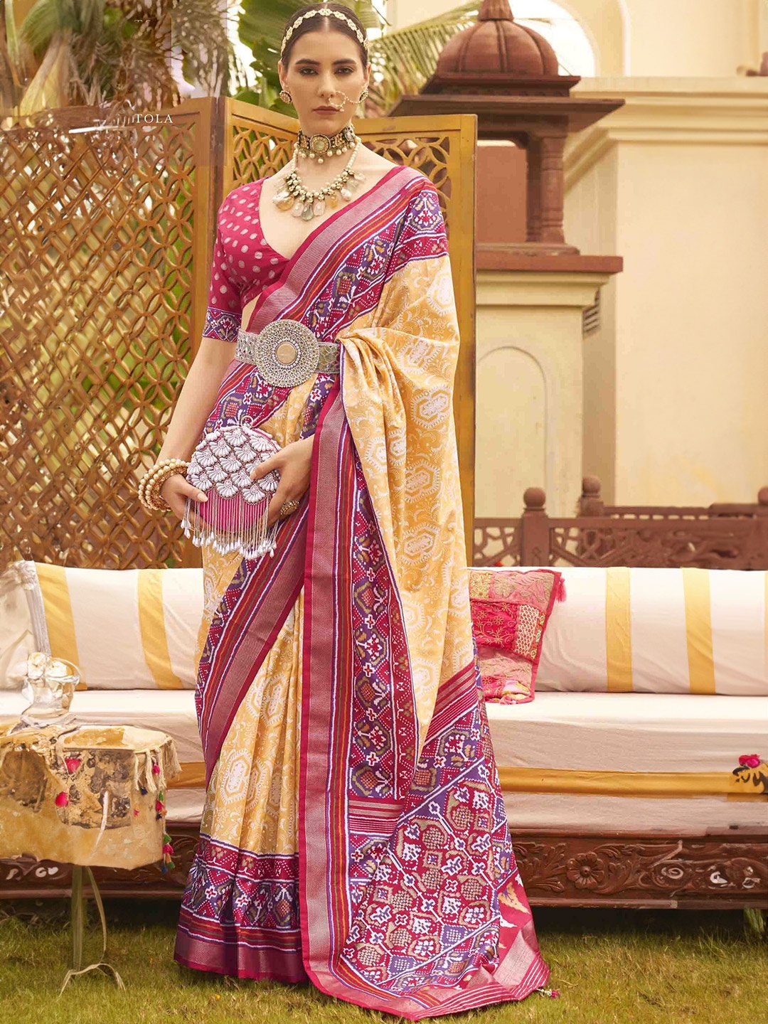 

Blissta Ethnic Motifs Silk Blend Patola Saree, Yellow