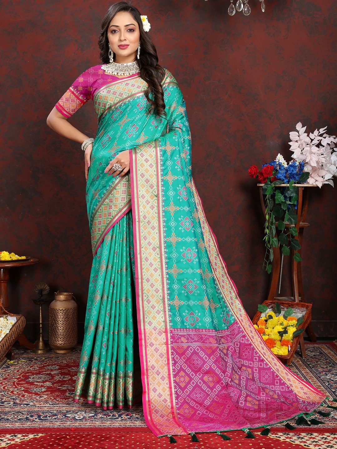 

LeeliPeeri Designer Ethnic Motifs Zari Silk Blend Patola Saree, Teal