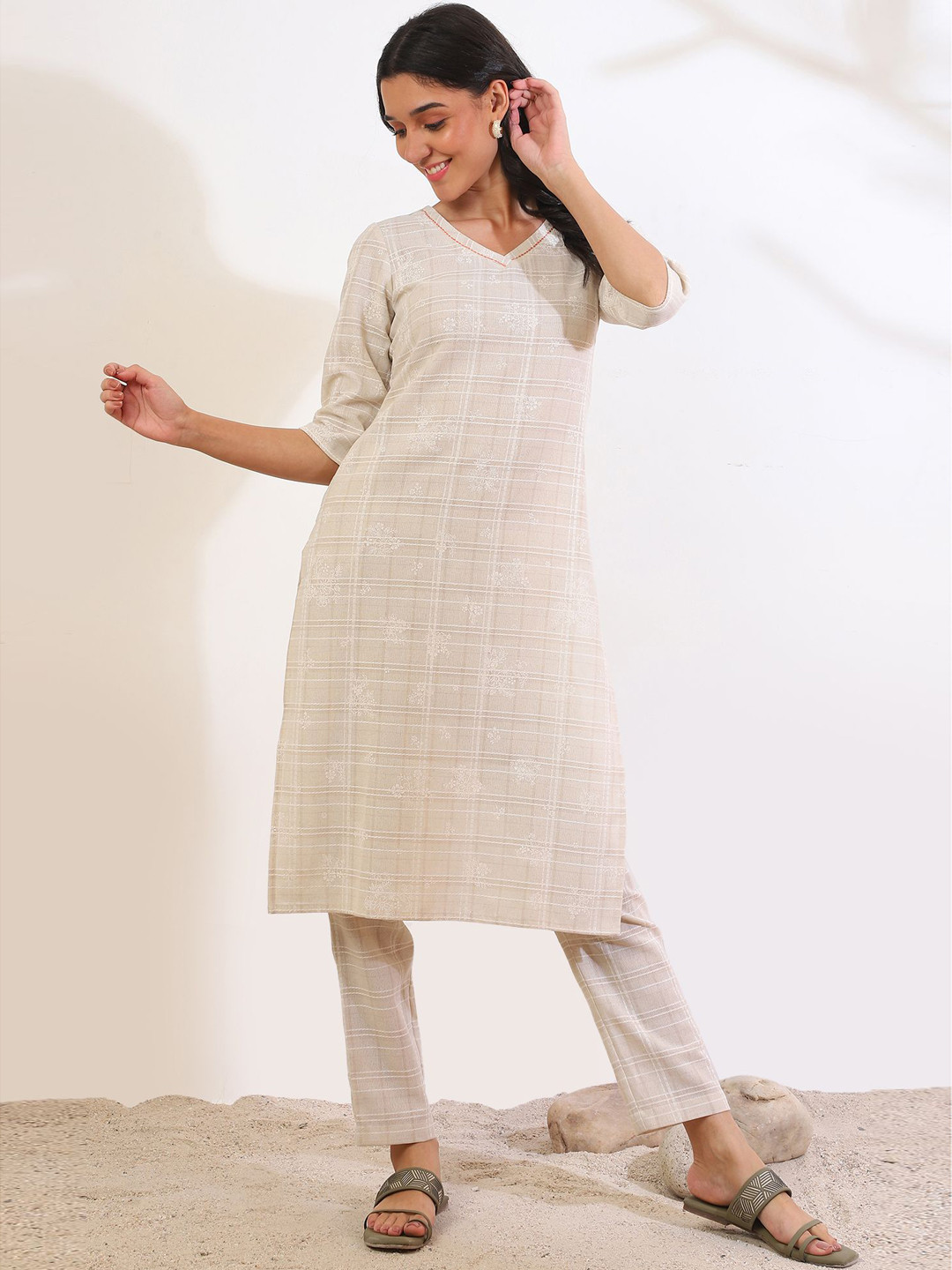 

AURELIA Floral Printed Thread Work V-Neck Straight Kurta With Trouser, White