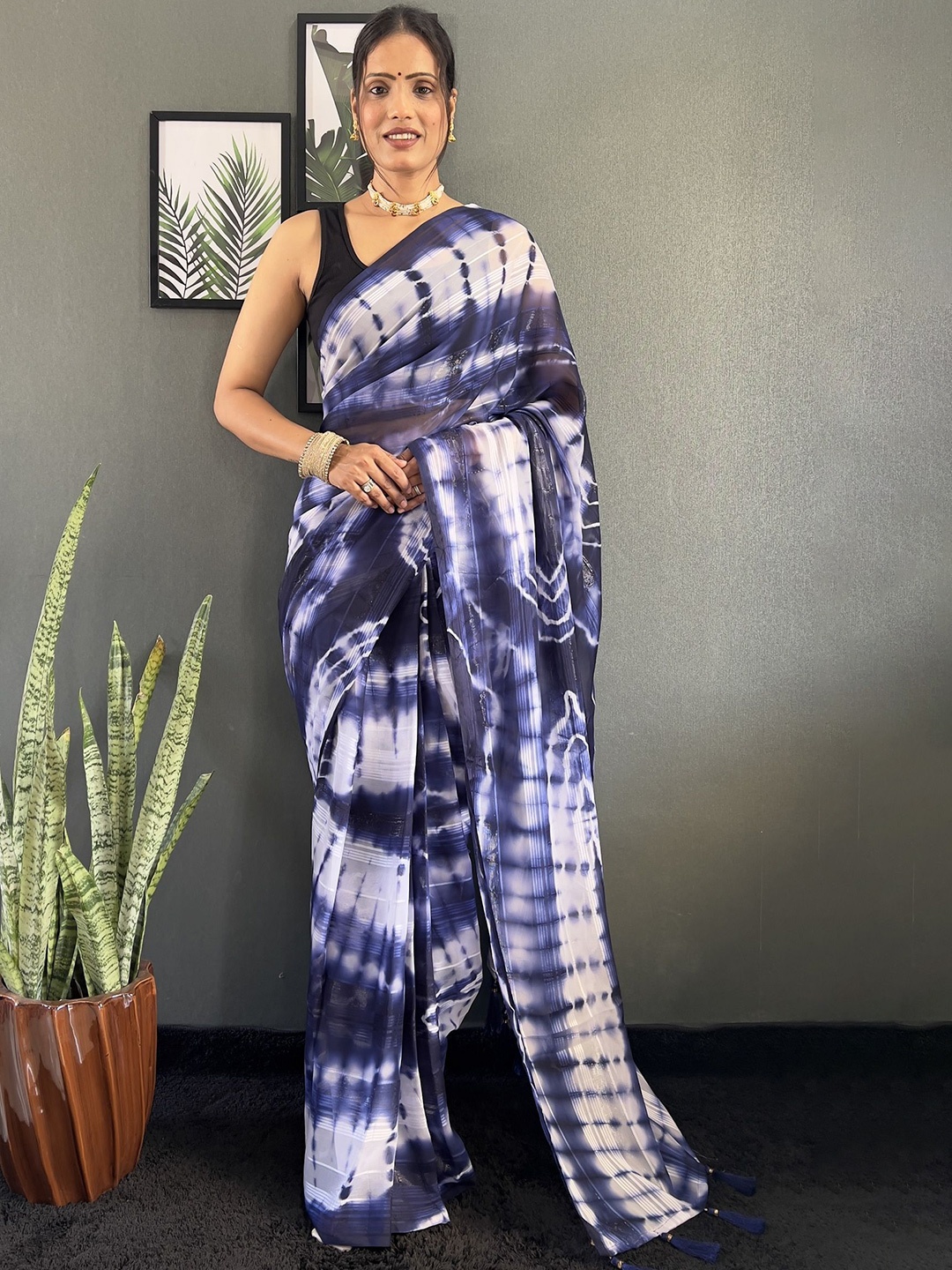

JULEE Tie and Dye Pure Georgette Saree, Blue