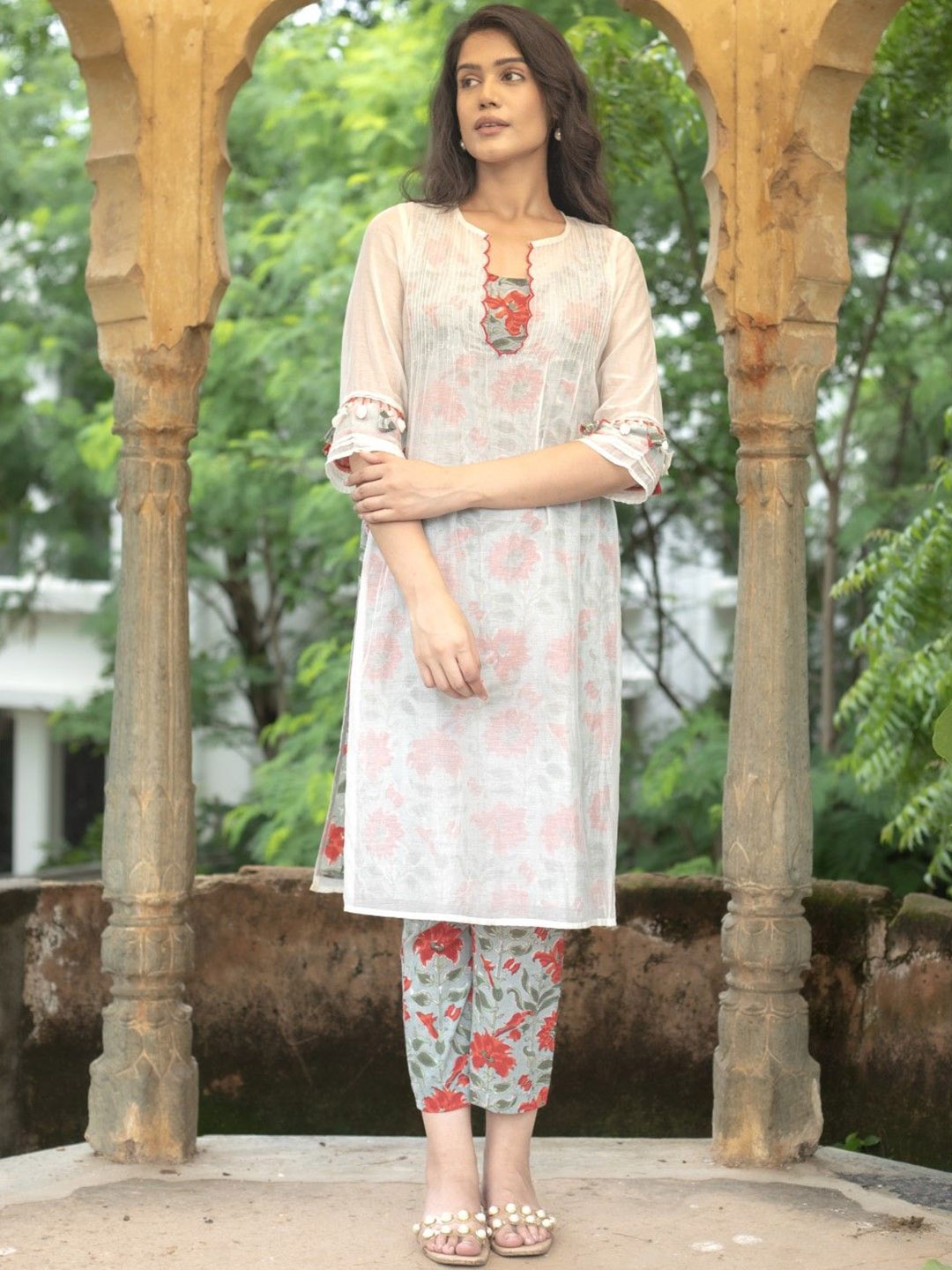 

ANUVAS Women Floral Embroidered A-Line Kurta, White