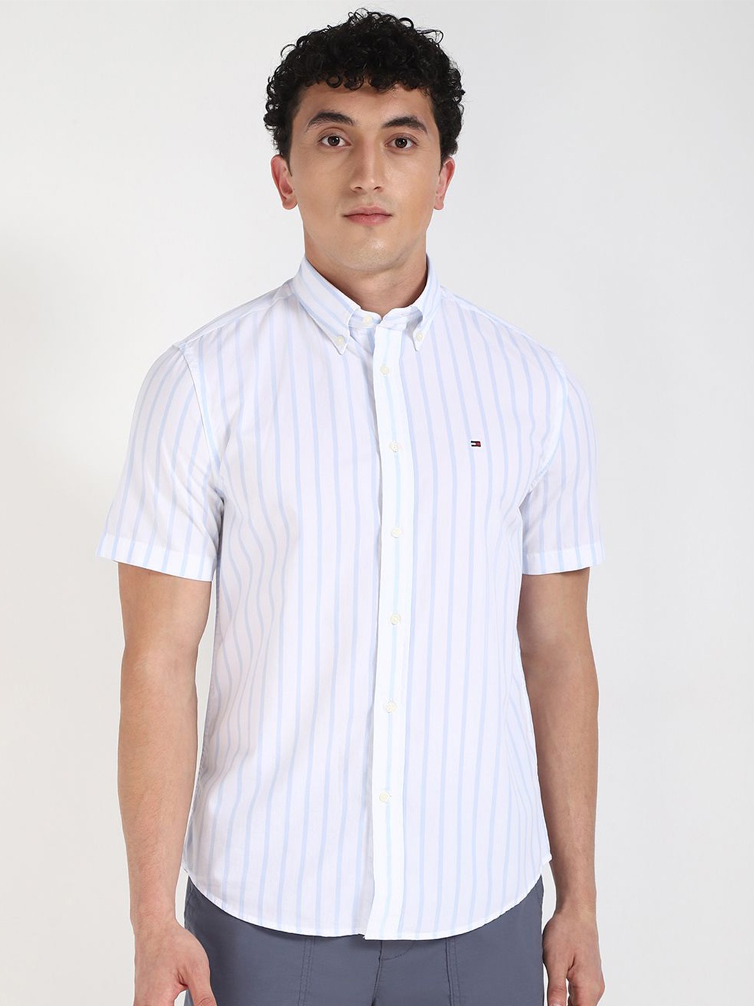 

Tommy Hilfiger Men Button-Down Collar Vertical Striped Cotton Casual Shirt, White