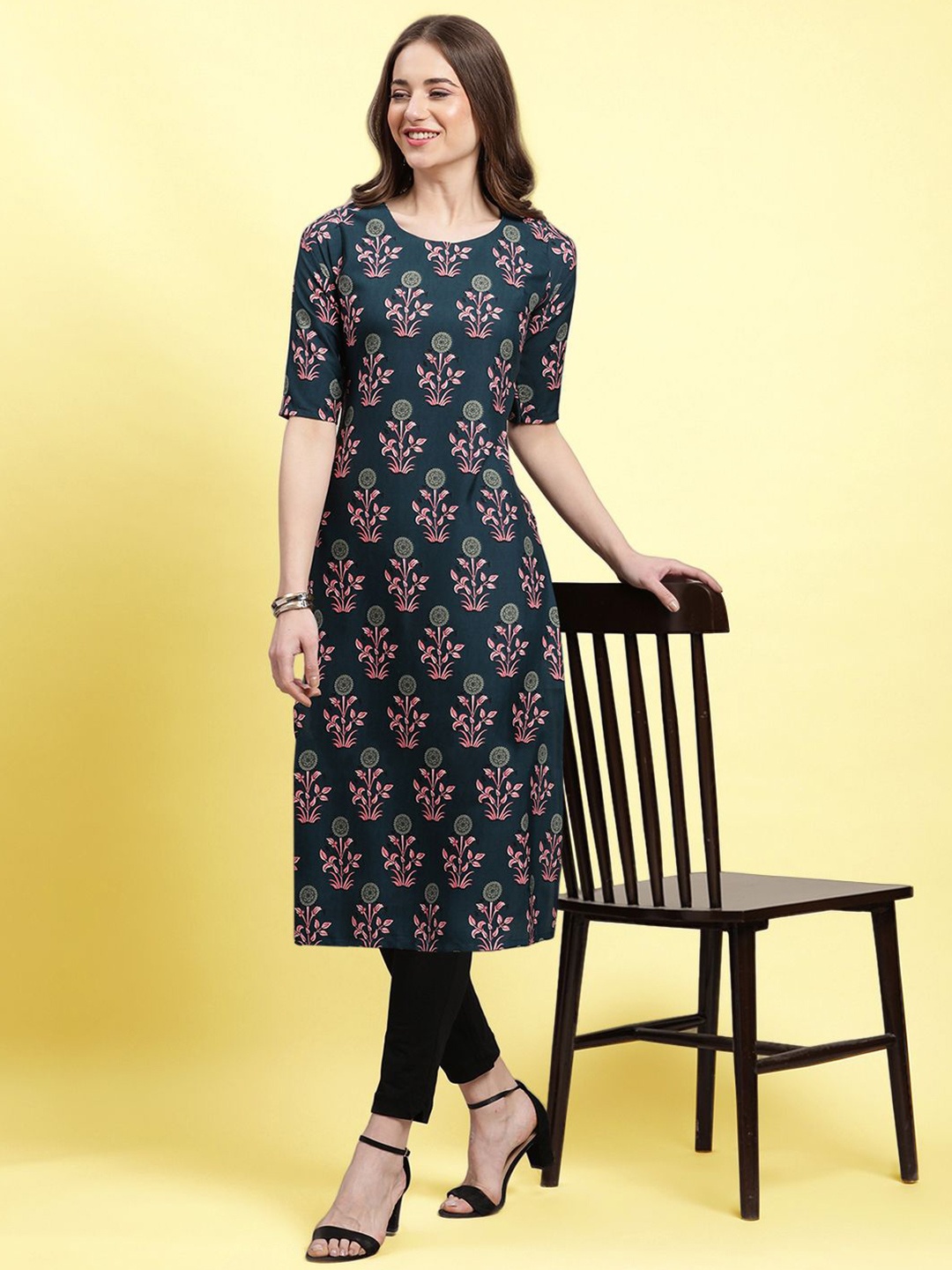 

Moda Rapido Floral Printed Round Neck Straight Kurta, Green