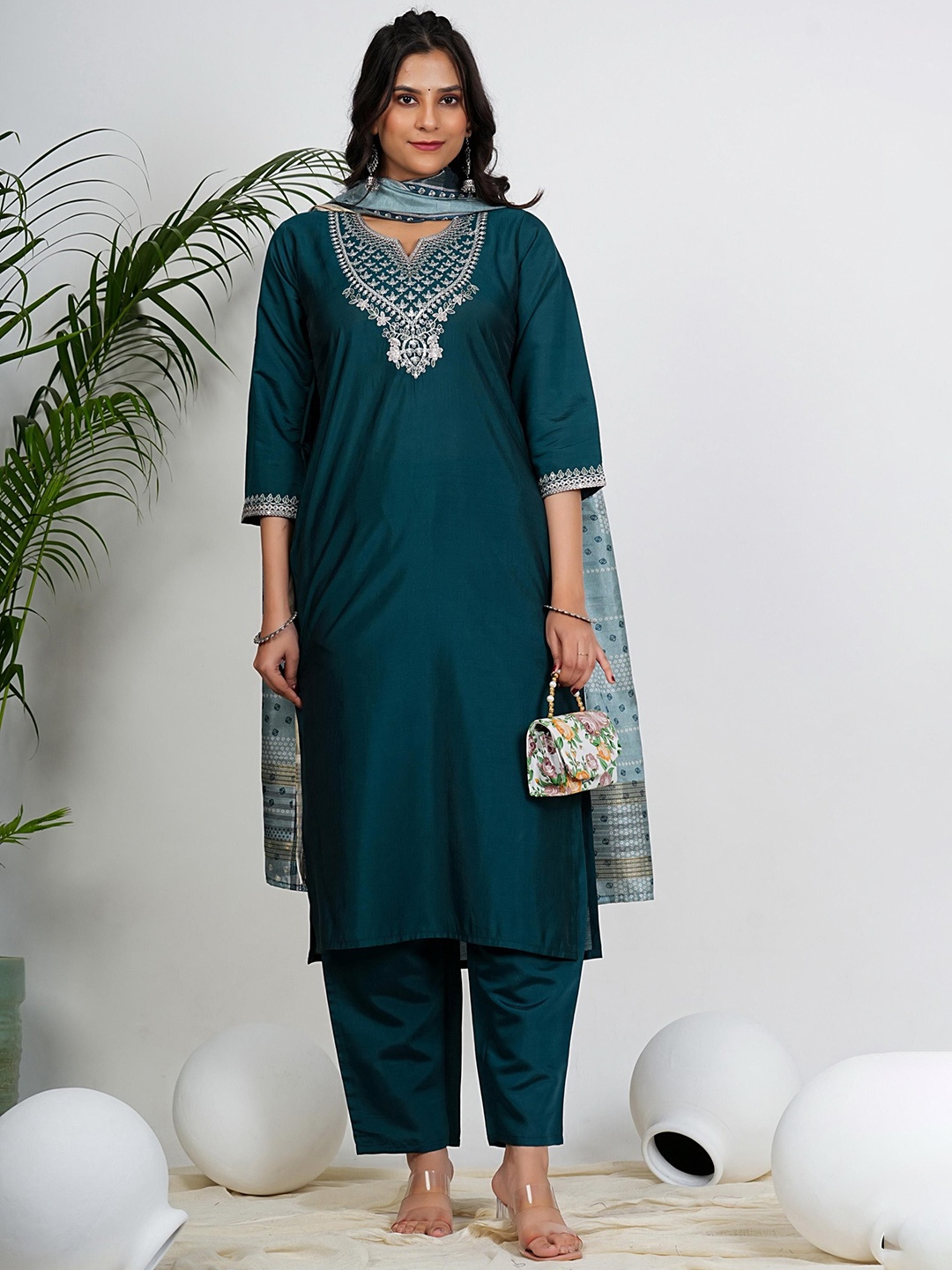 

Vbuyz Women Regular Kurta with Trousers & With Dupatta, Blue