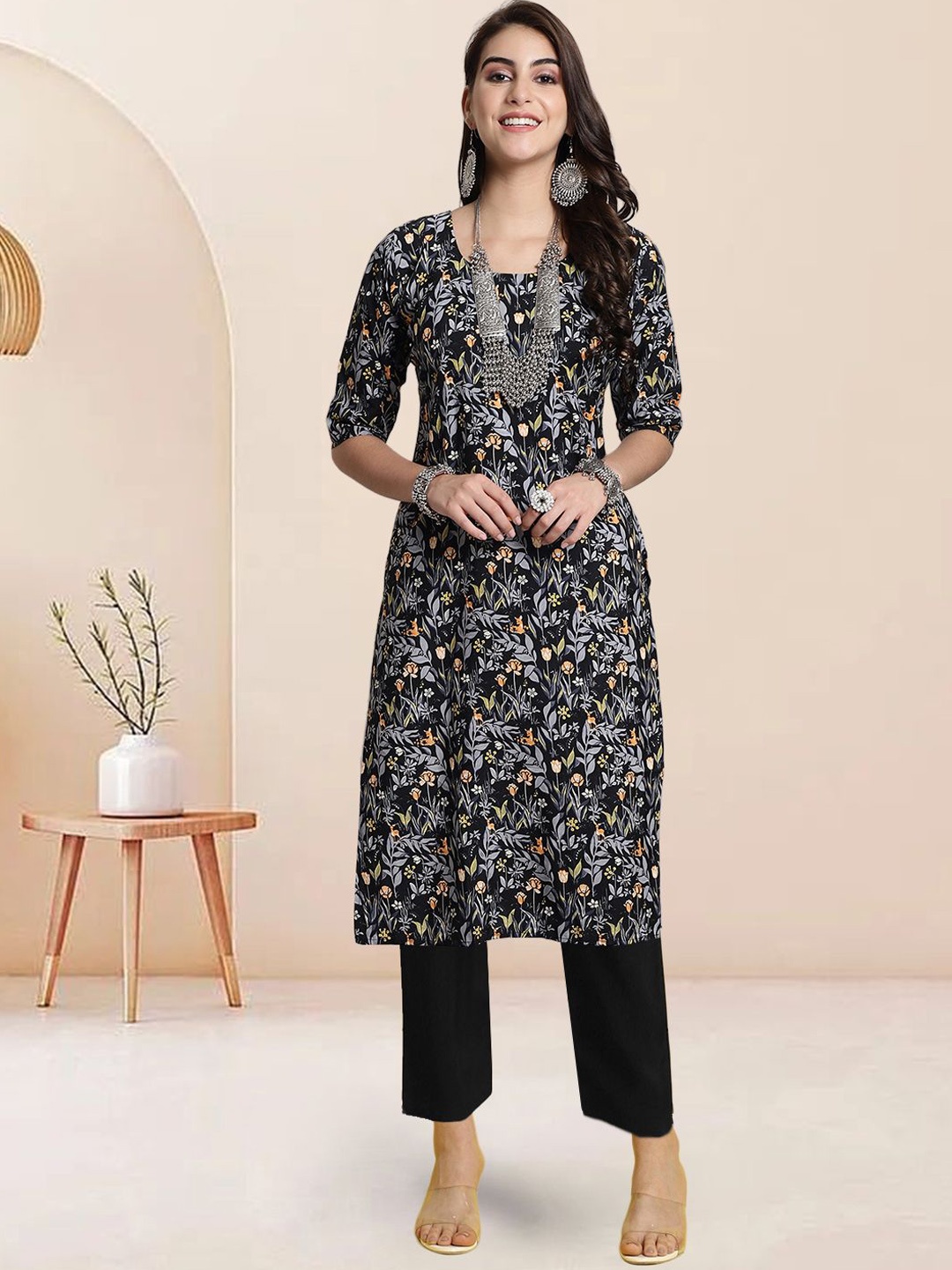 

Moda Rapido Floral Printed Round Neck Straight Kurta With Trousers, Black