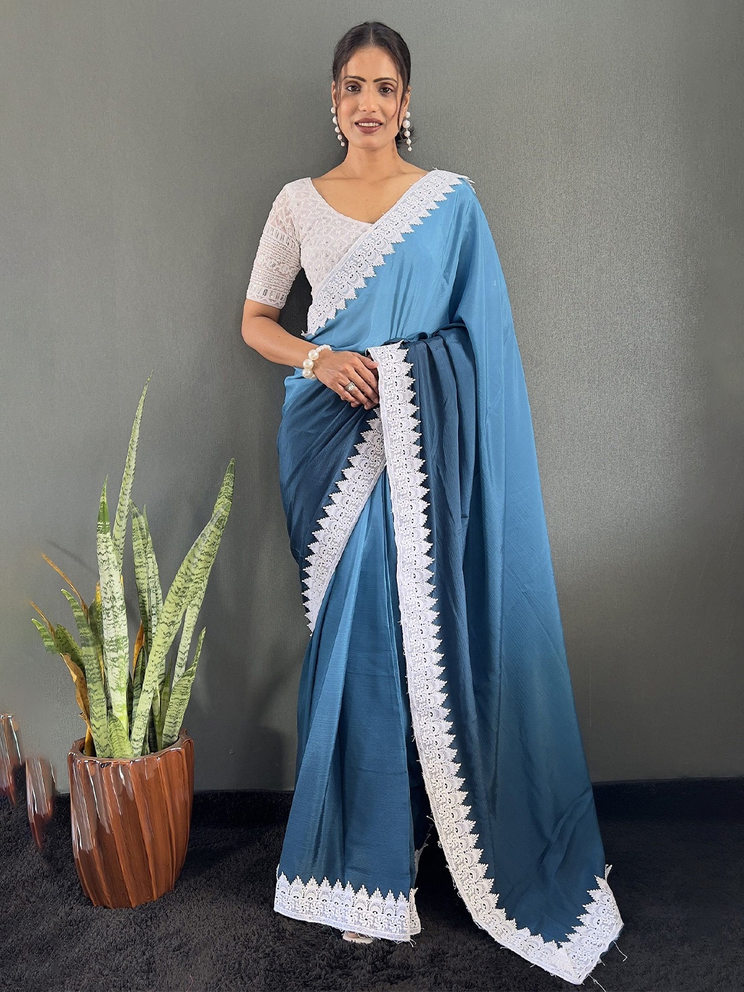 

LADY SHOPI Colourblocked Gotta Patti Pure Chiffon Saree, Turquoise blue