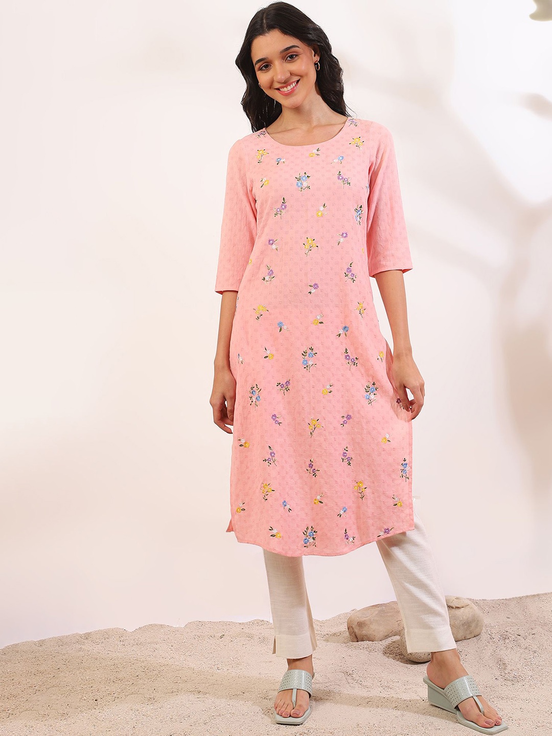 

AURELIA Floral Printed Round Neck Pure Cotton Straight Kurta, Pink