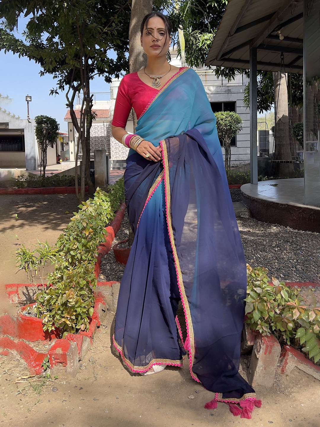 

LADY SHOPI Ombre Pure Georgette Saree, Blue