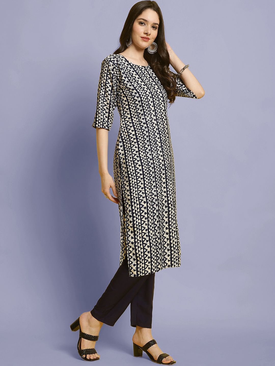 

Moda Rapido Geometric Printed Round Neck Straight Kurta With Trousers, Black