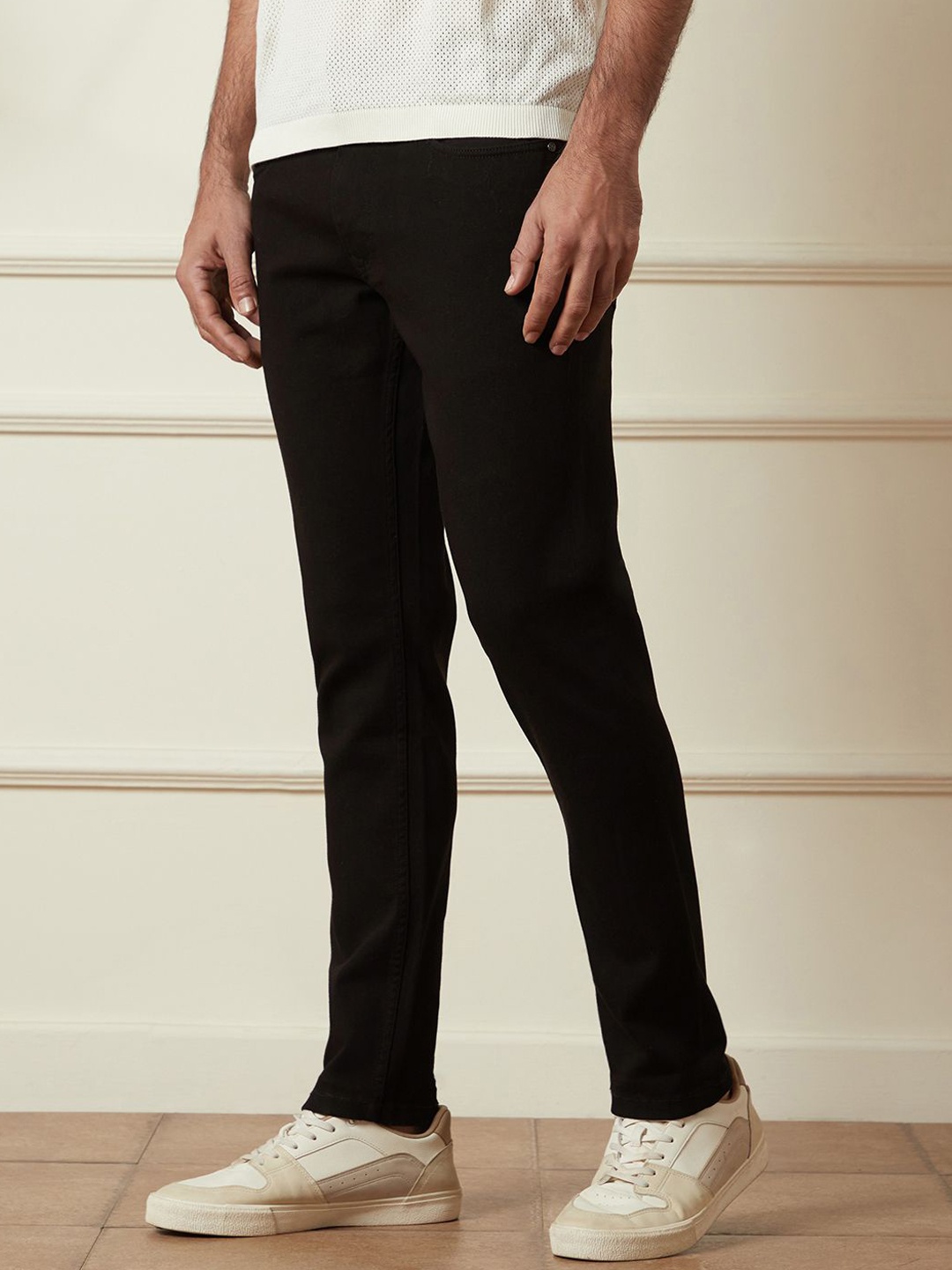 

WROGN Men Comfort Slim Fit Jeans, Black