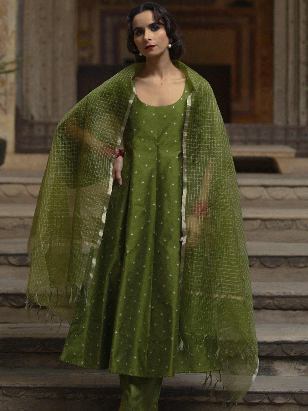 

BAARO MASI Ethnic Motifs Printed Panelled Anarkali Kurta with Trousers & Dupatta, Green
