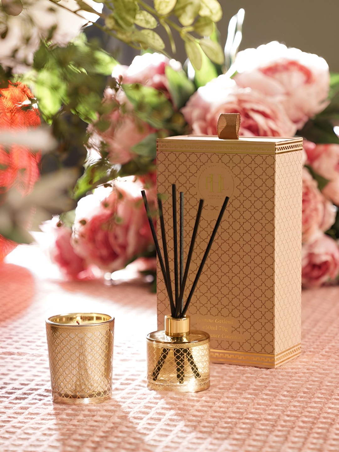 

Pure Home and Living Black Jasmine Garland Candle & Diffuser Set, Gold