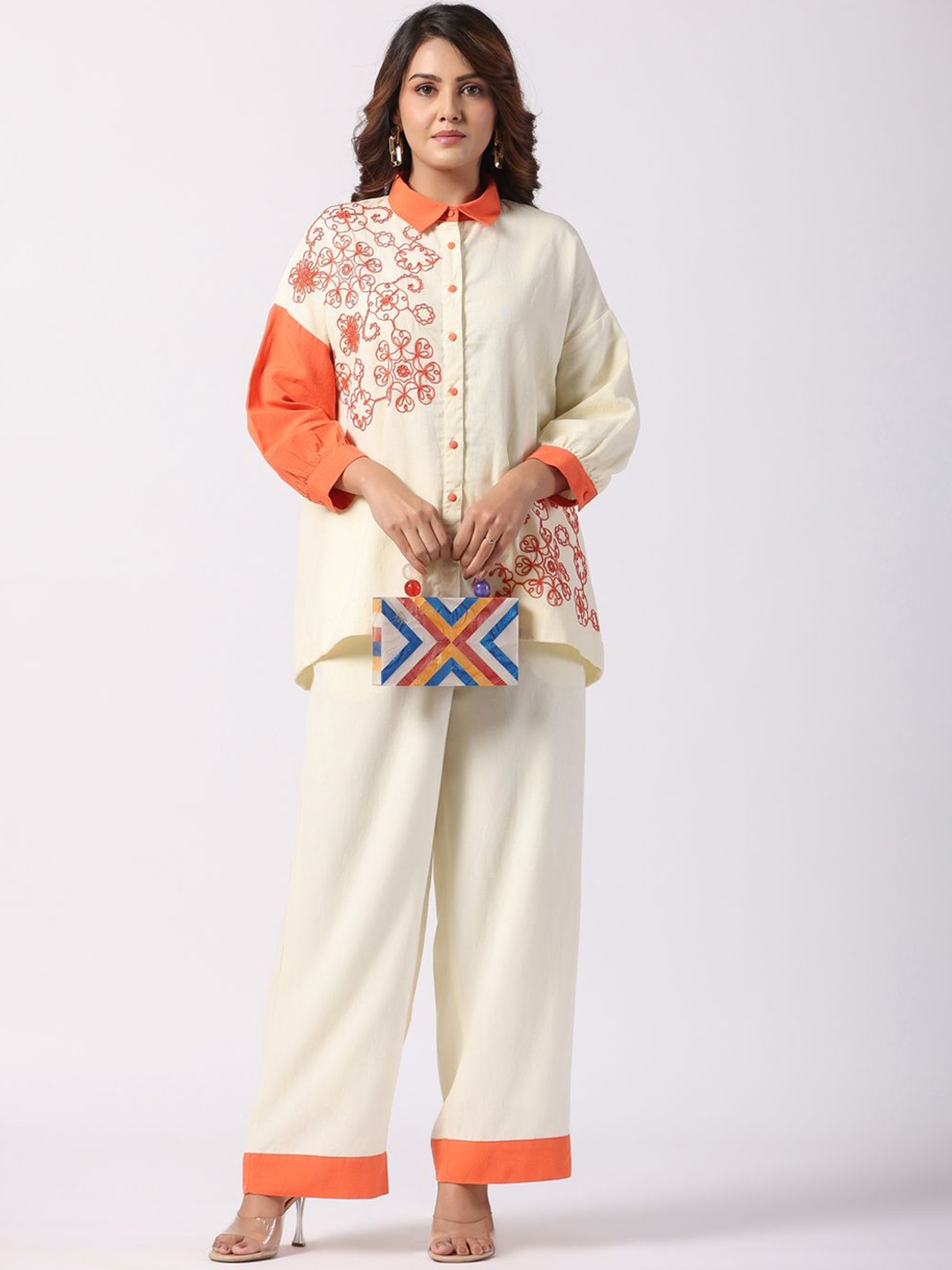 

STIL O STITCH Floral Embroidered Shirt Collar Shirt With Trousers, Cream