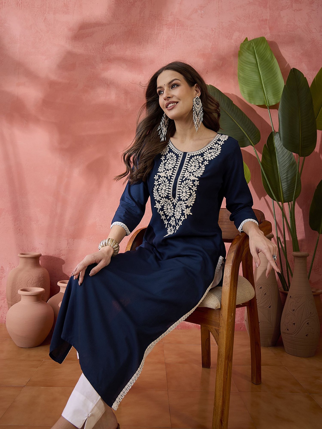 

Sangria Embroidered Straight Chickenkari Kurta, Navy blue