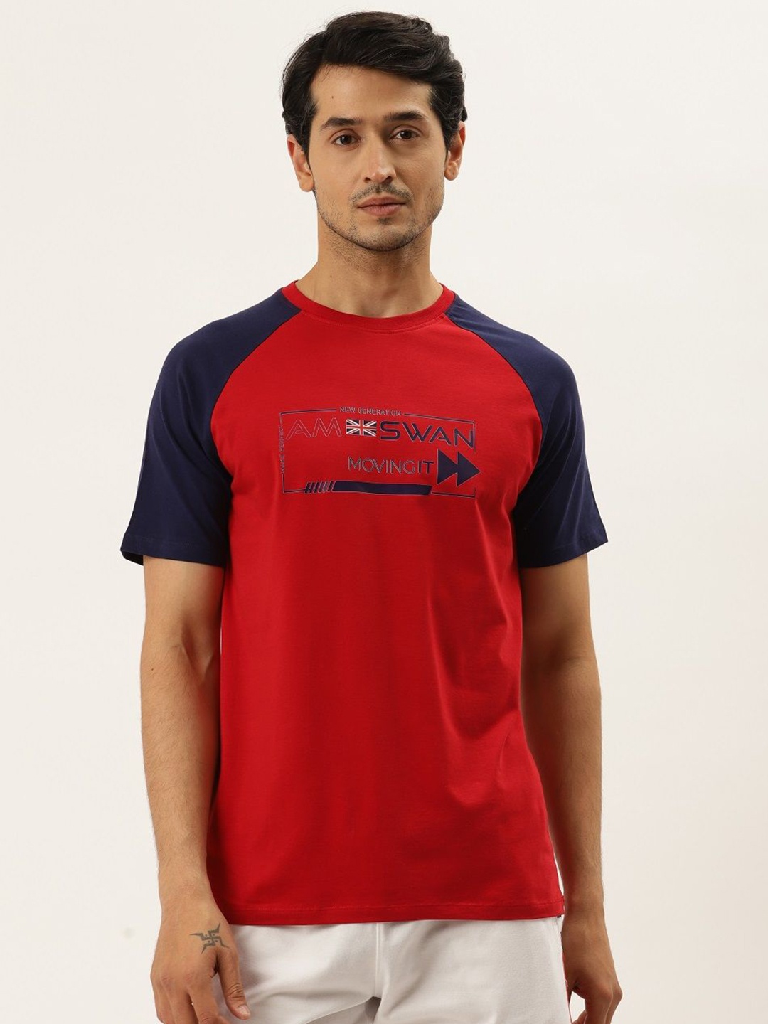 

AMSWAN Men Typography Printed Pockets T-shirt, Multi