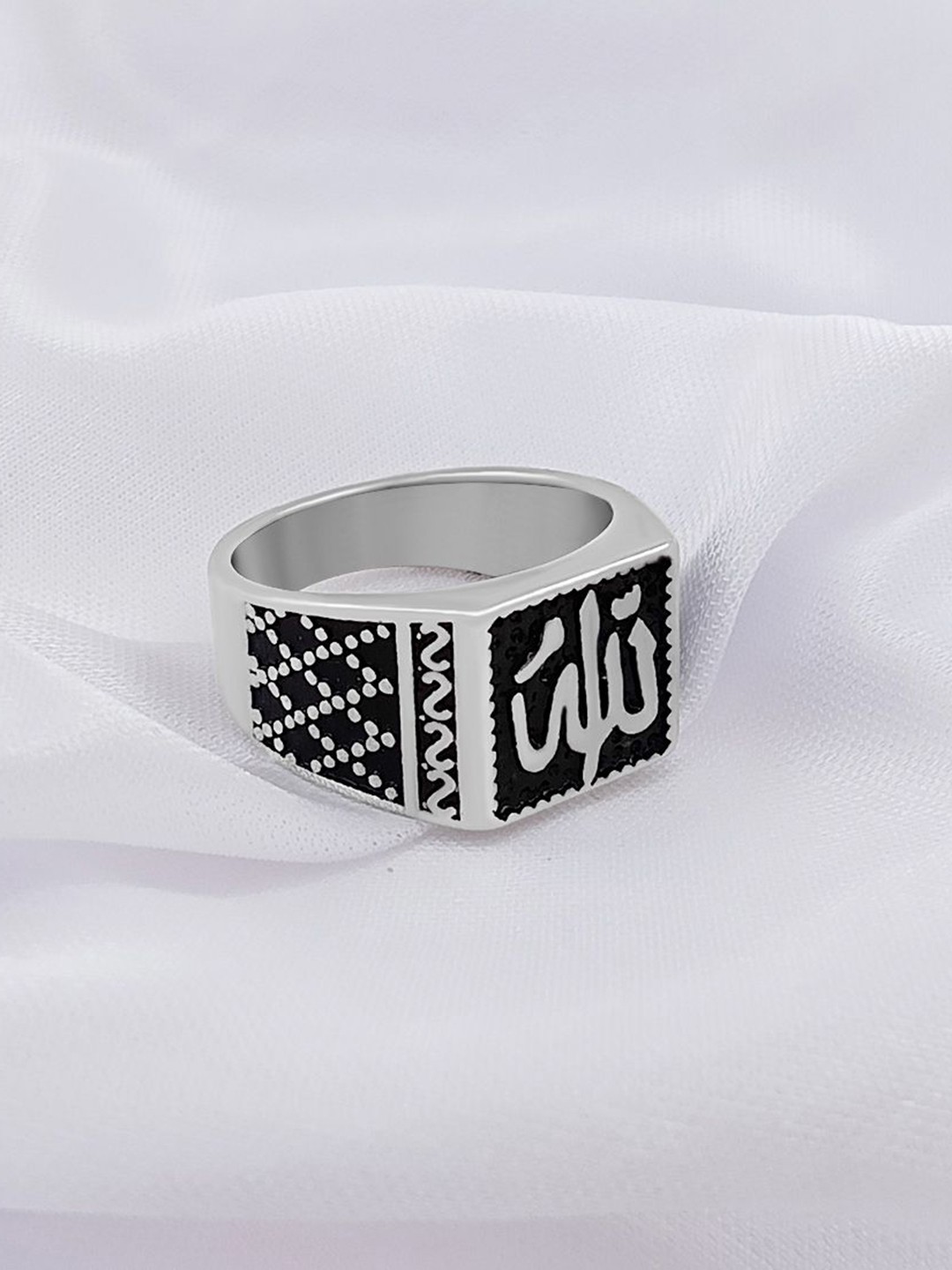 

Saizen Men Elegant Sterling Silver Silver-Plated Onyx Stone & Crystal Studded Finger Ring