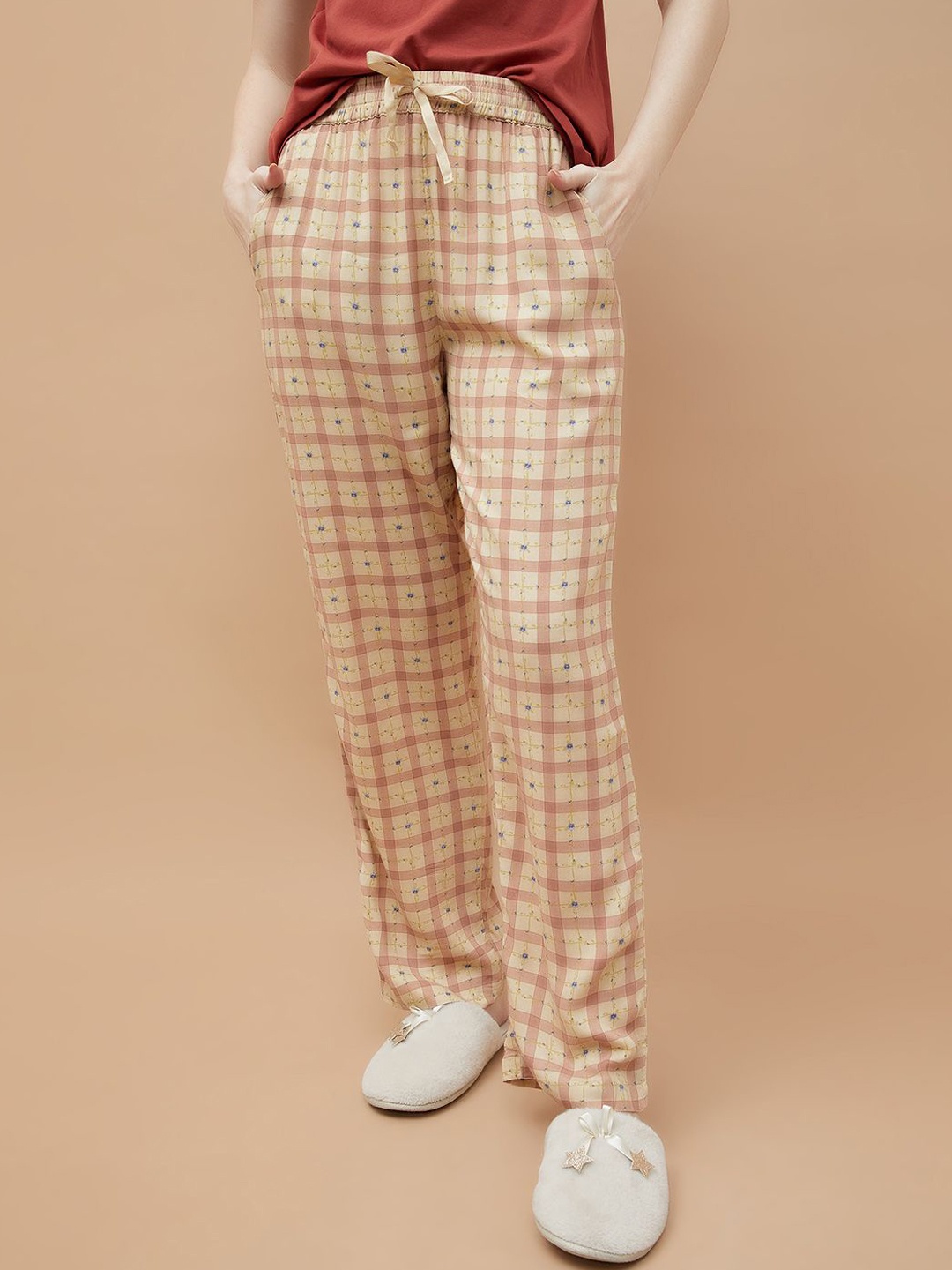 

Ginger by Lifestyle Women Checked Regular Fit Trousers, Beige