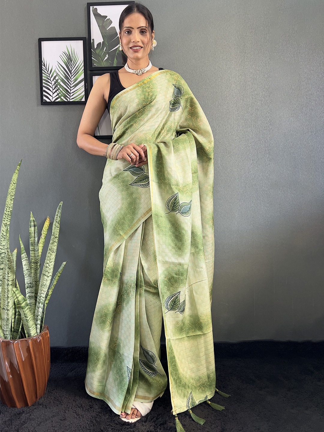 

Aika Floral Zari Saree, Green