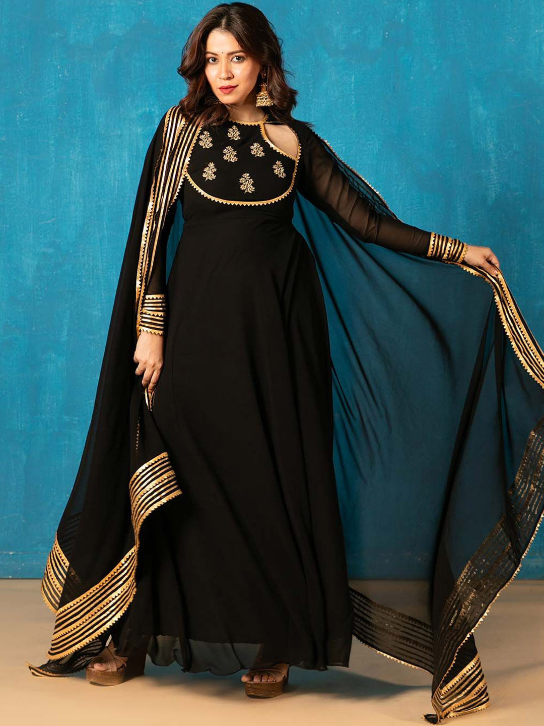 

NUD Floral Embroidered Round Neck Gotta Patti Georgette Anarkali Kurta With Dupatta, Black