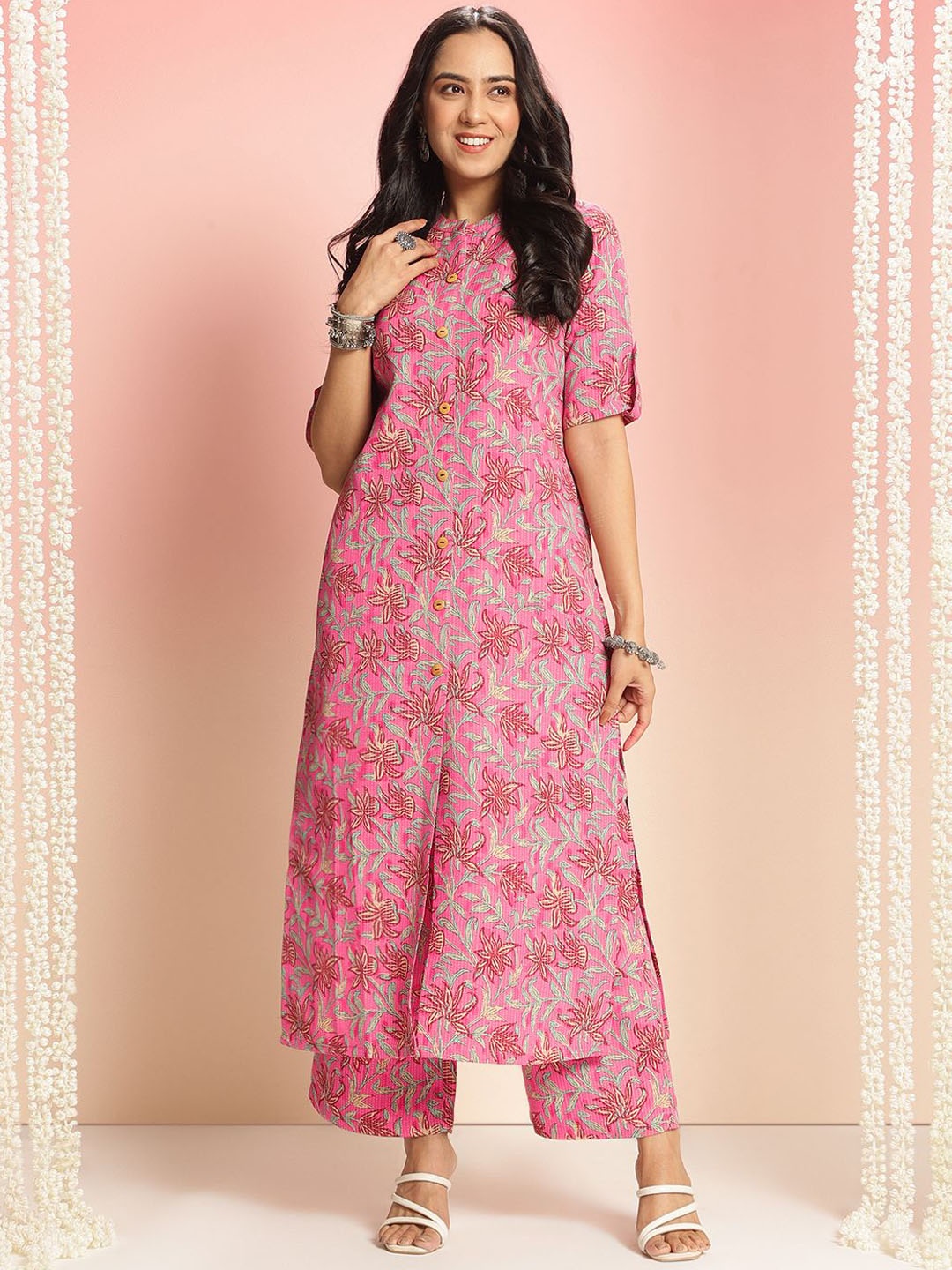 

GoSriKi Floral Printed Straight Kurta With Palazzo, Pink