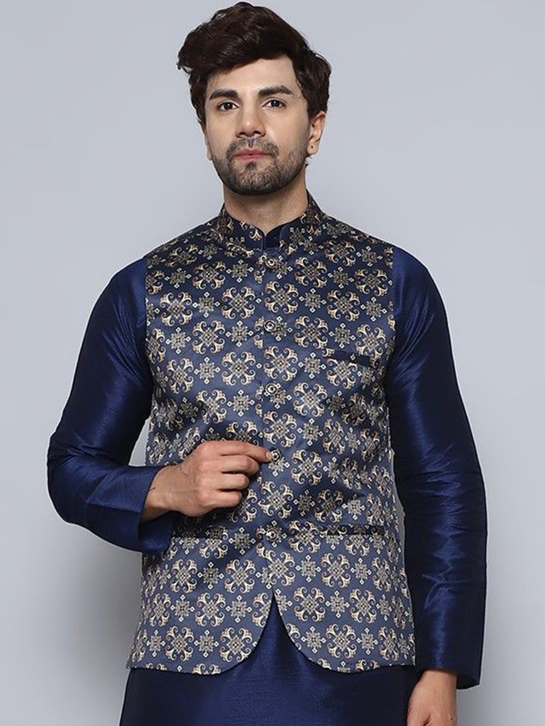 

BANHUSSAIN Men Printed Satin Nehru Jacket, Blue
