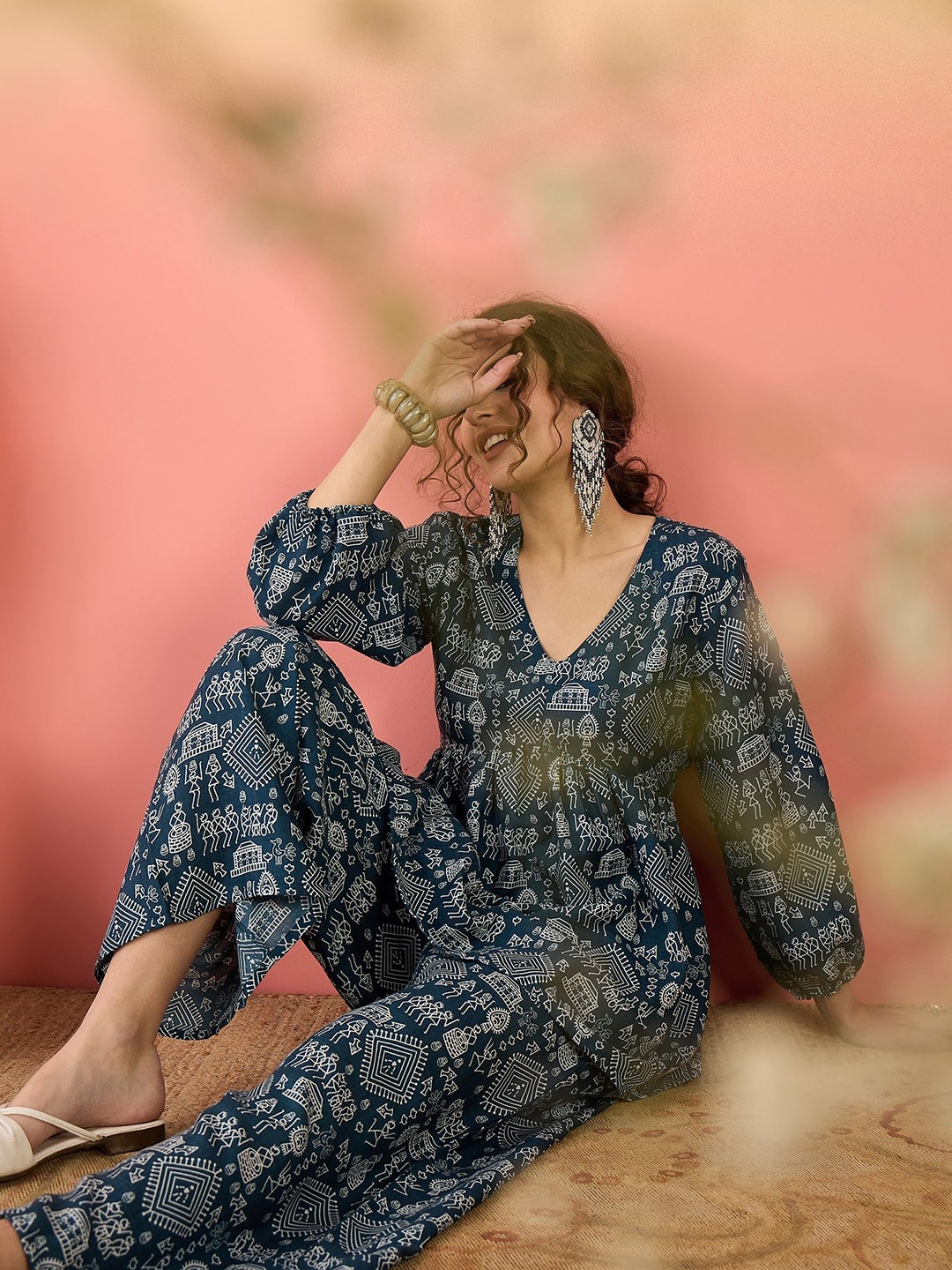 

Sangria Teal Blue Quirky Printed V Neck Puff Sleeves Empire Tunic And Trouser