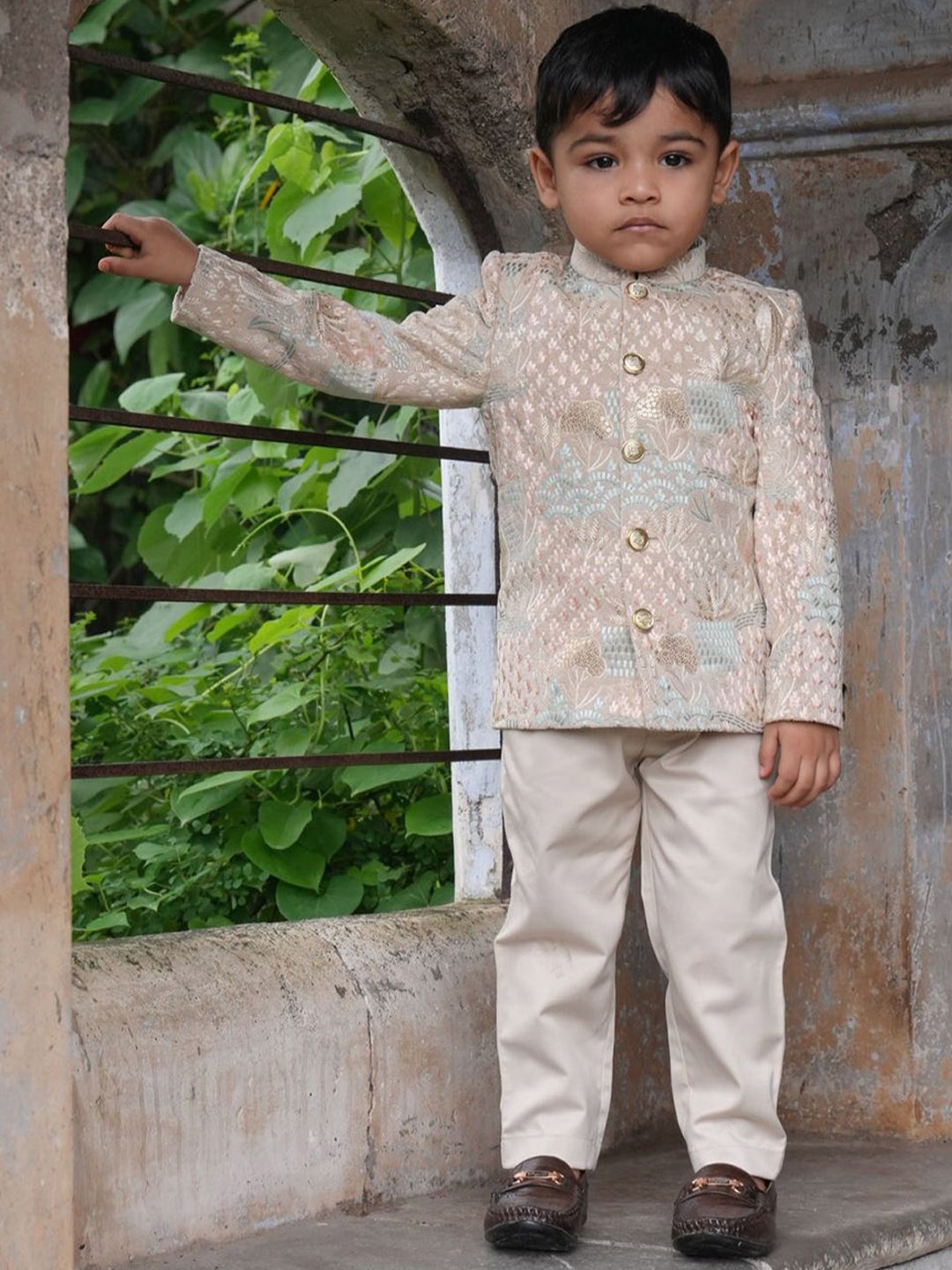 

Funny Bones Clothings Boys Floral Embroidered Velvet Jodhpuri Set, Cream