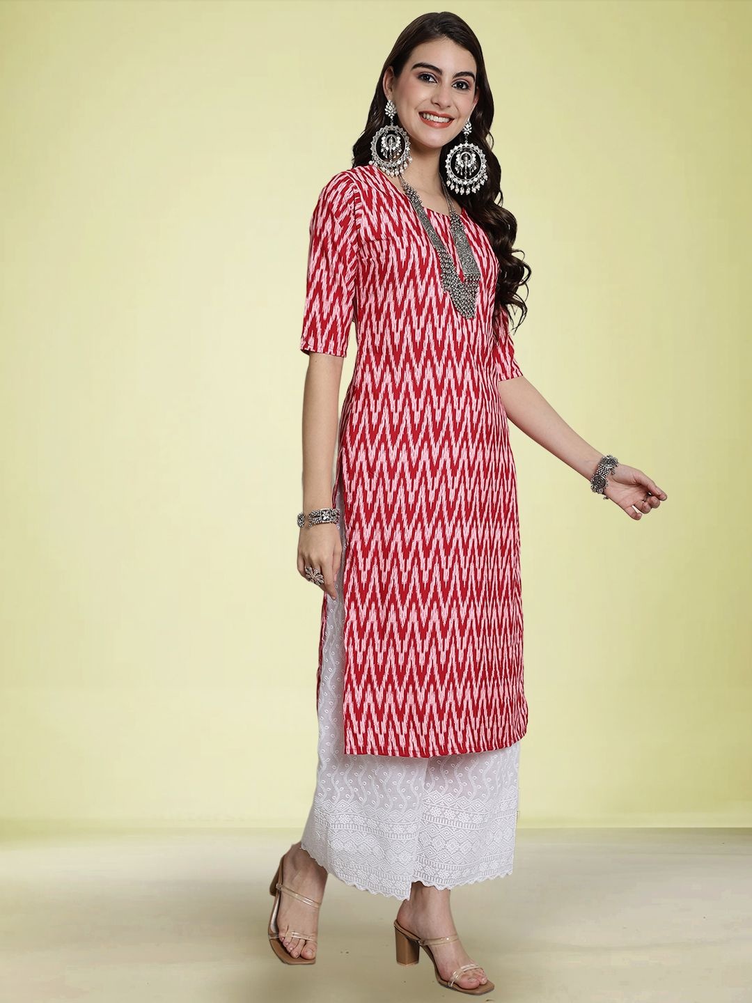 

Moda Rapido Chevron Printed Round Neck Straight Kurta, Pink