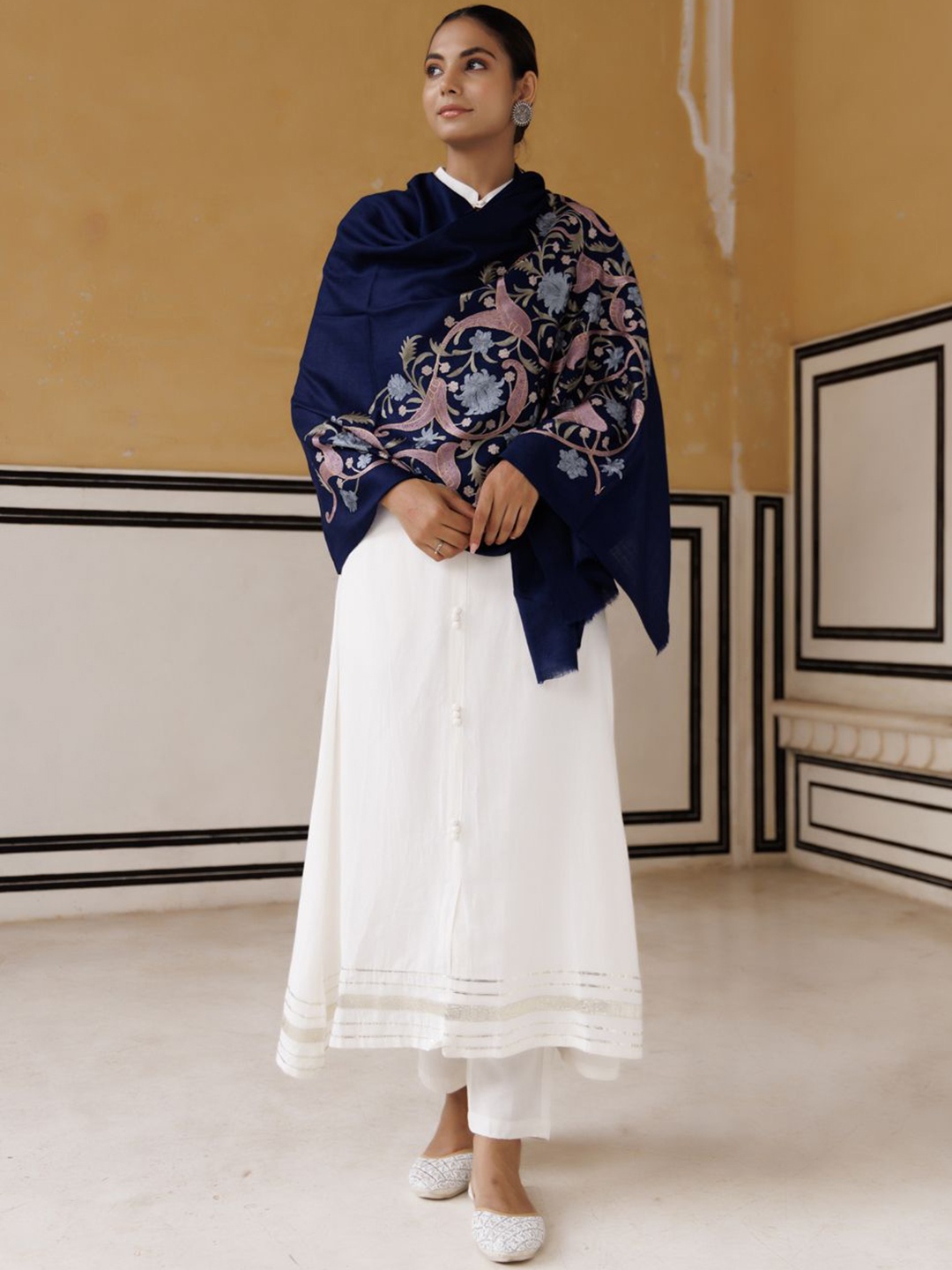 

Geroo Luxe Floral Embroidered Woollen Shawl, Navy blue