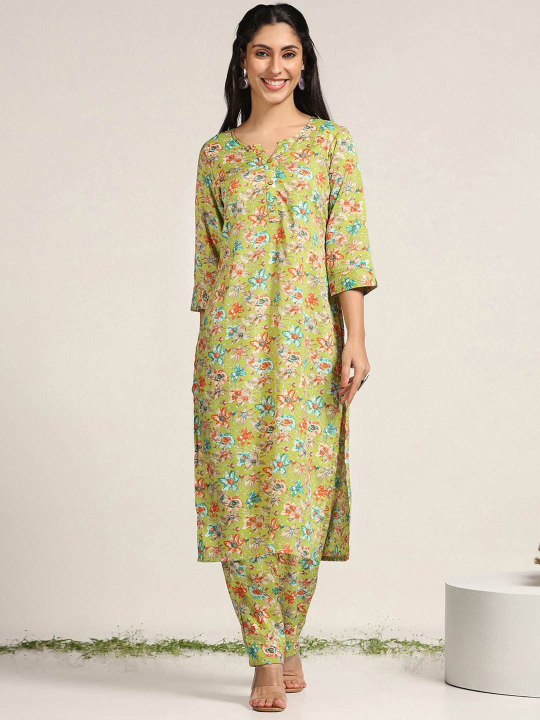 

Moda Rapido Floral Printed Notch Neck Straight Kurta With Trousers, Green